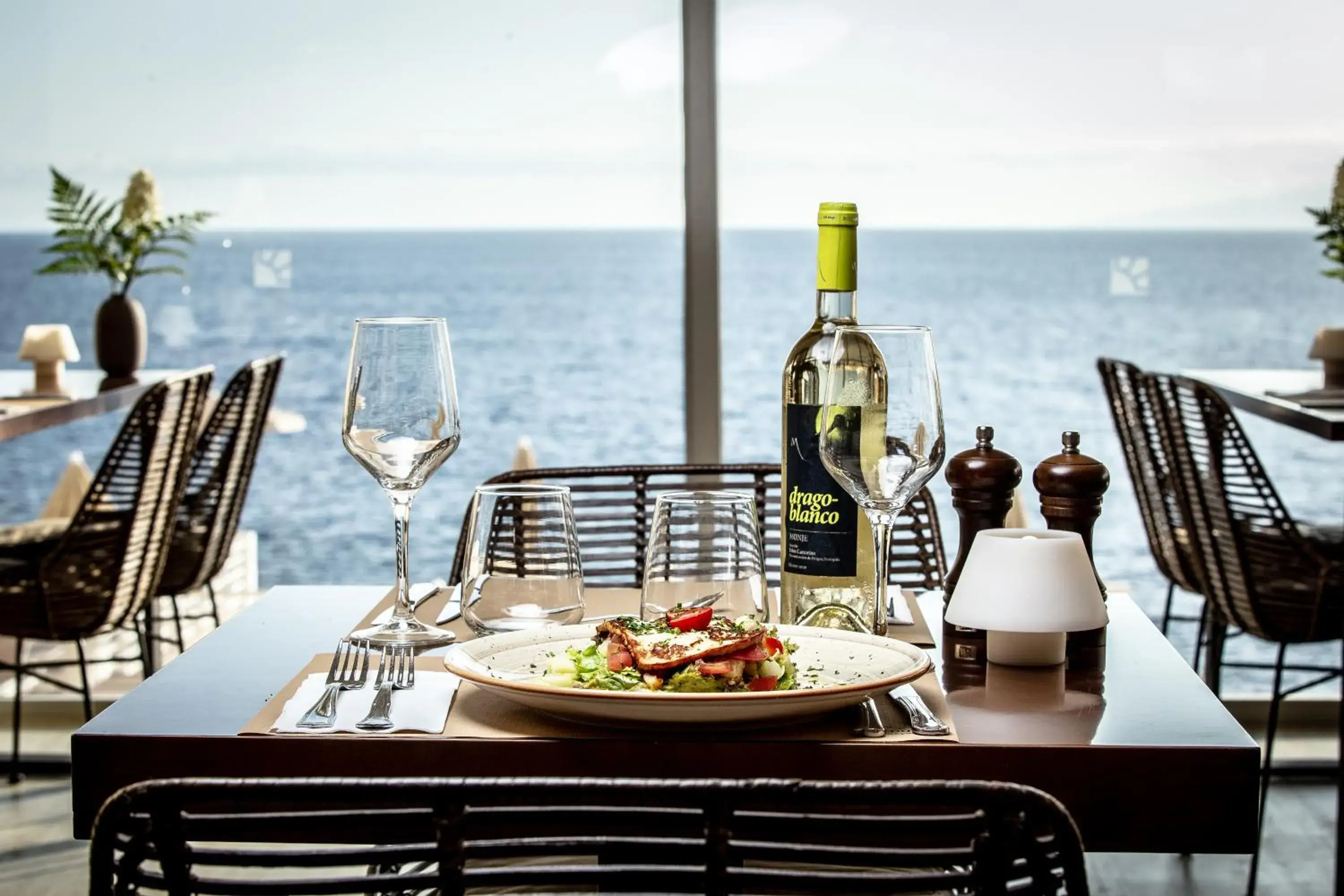 Restaurant/places to eat in Atlantic Holiday Hotel Restaurant/places to eat in Atlantic Holiday Hotel