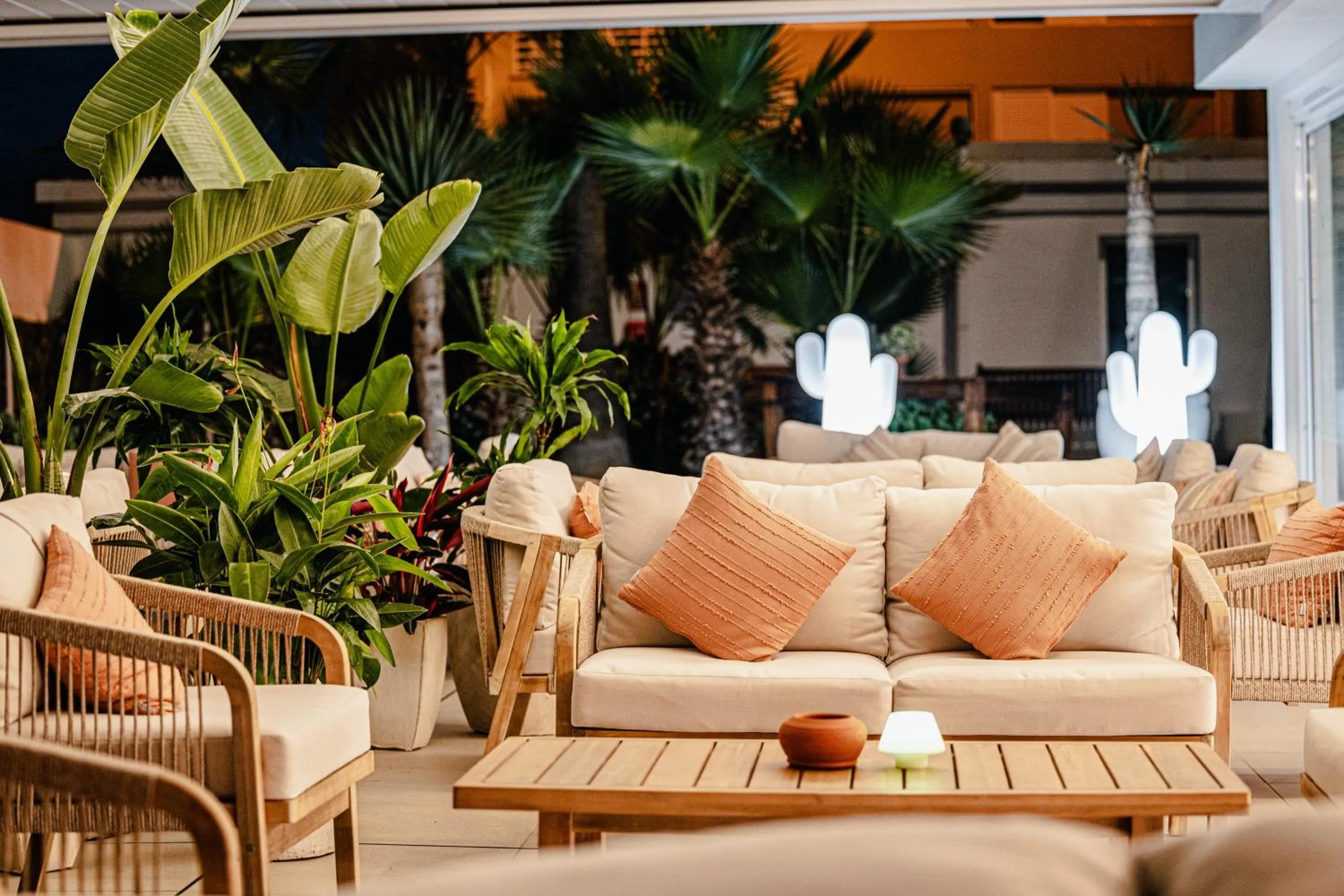 Restaurant/places to eat in Atlantic Holiday Hotel