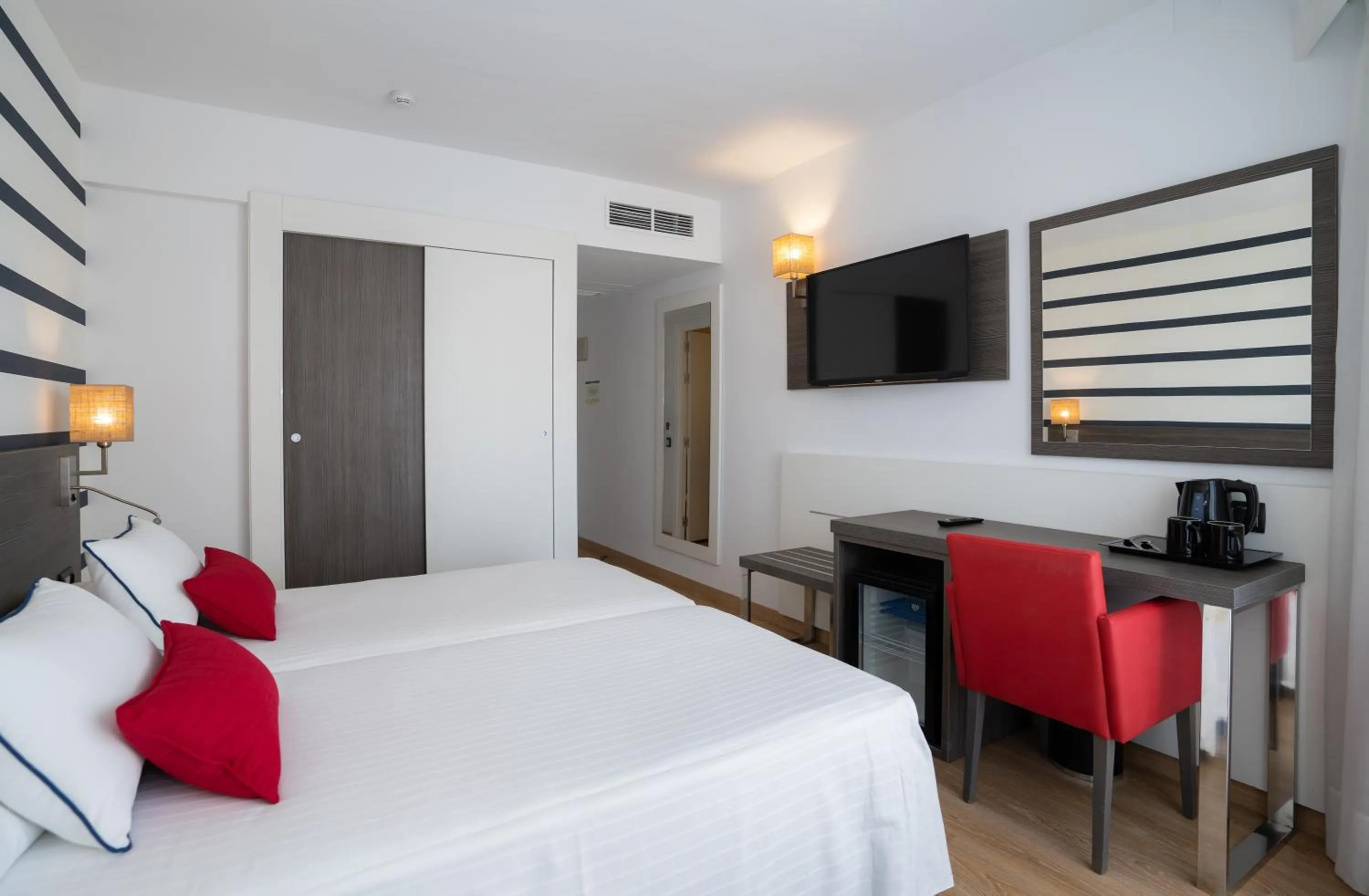 Bedroom, Bed in Medplaya Hotel Riudor - Adults Recommended