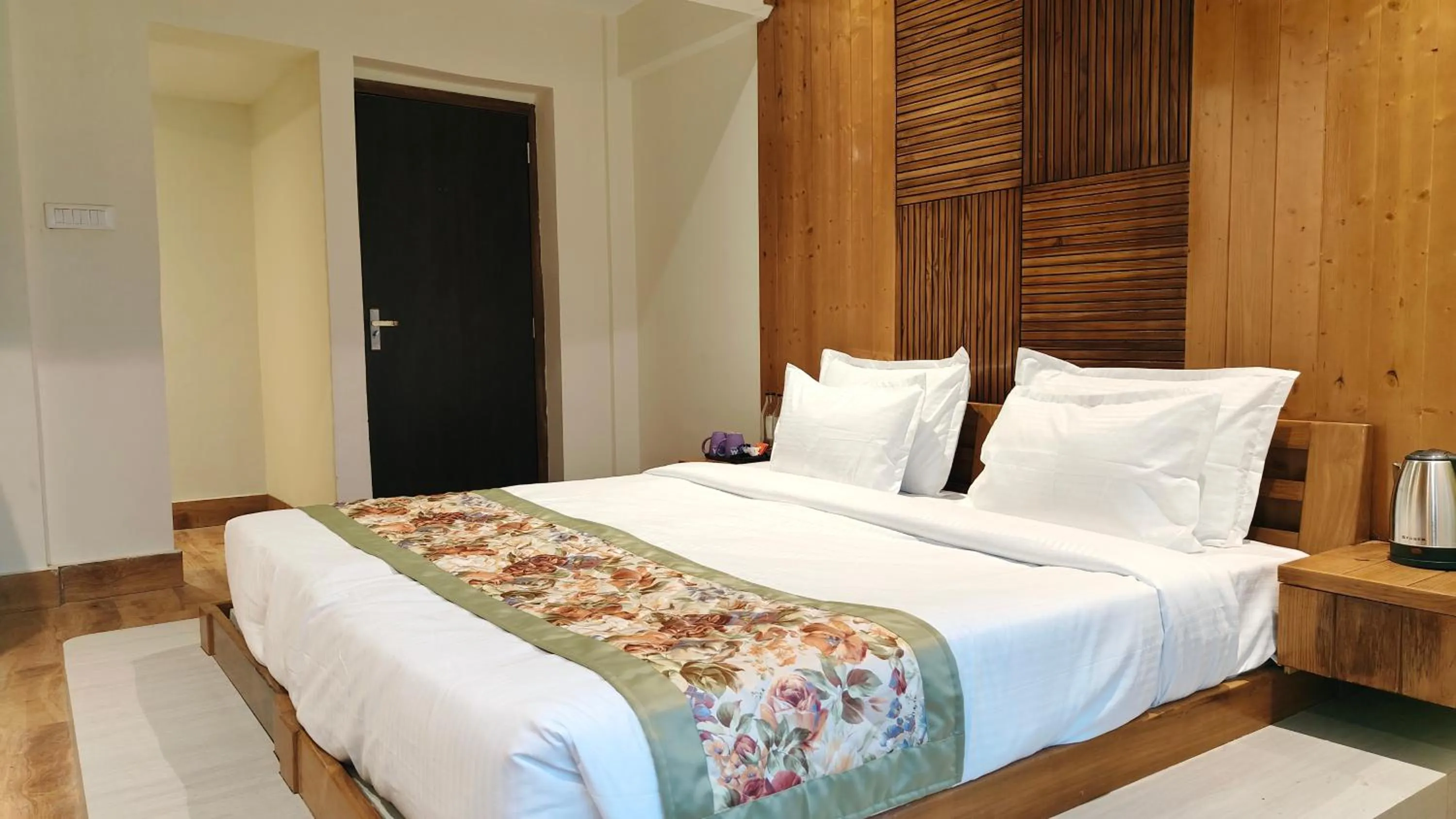 Bed in Mount Polaris Suites & Spa