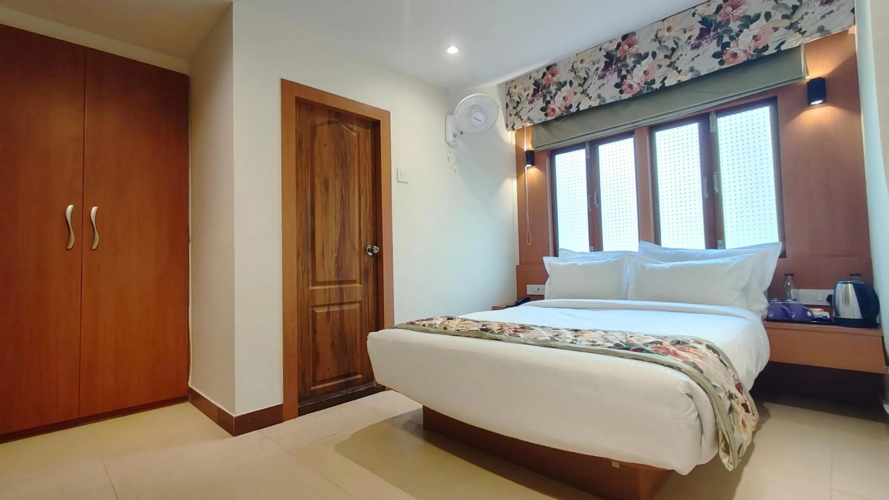 Bed in Mount Polaris Suites & Spa