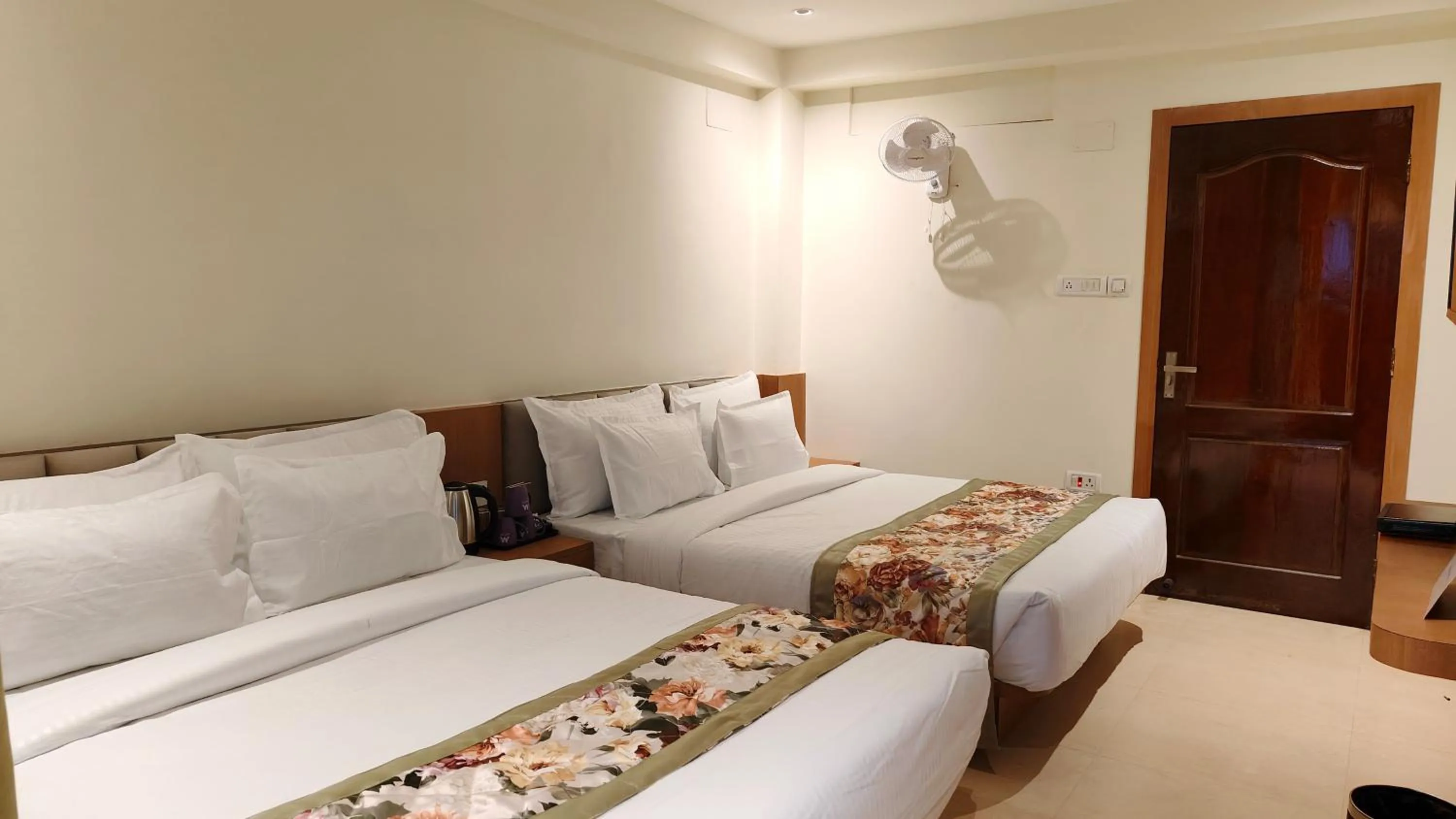 Bed in Mount Polaris Suites & Spa