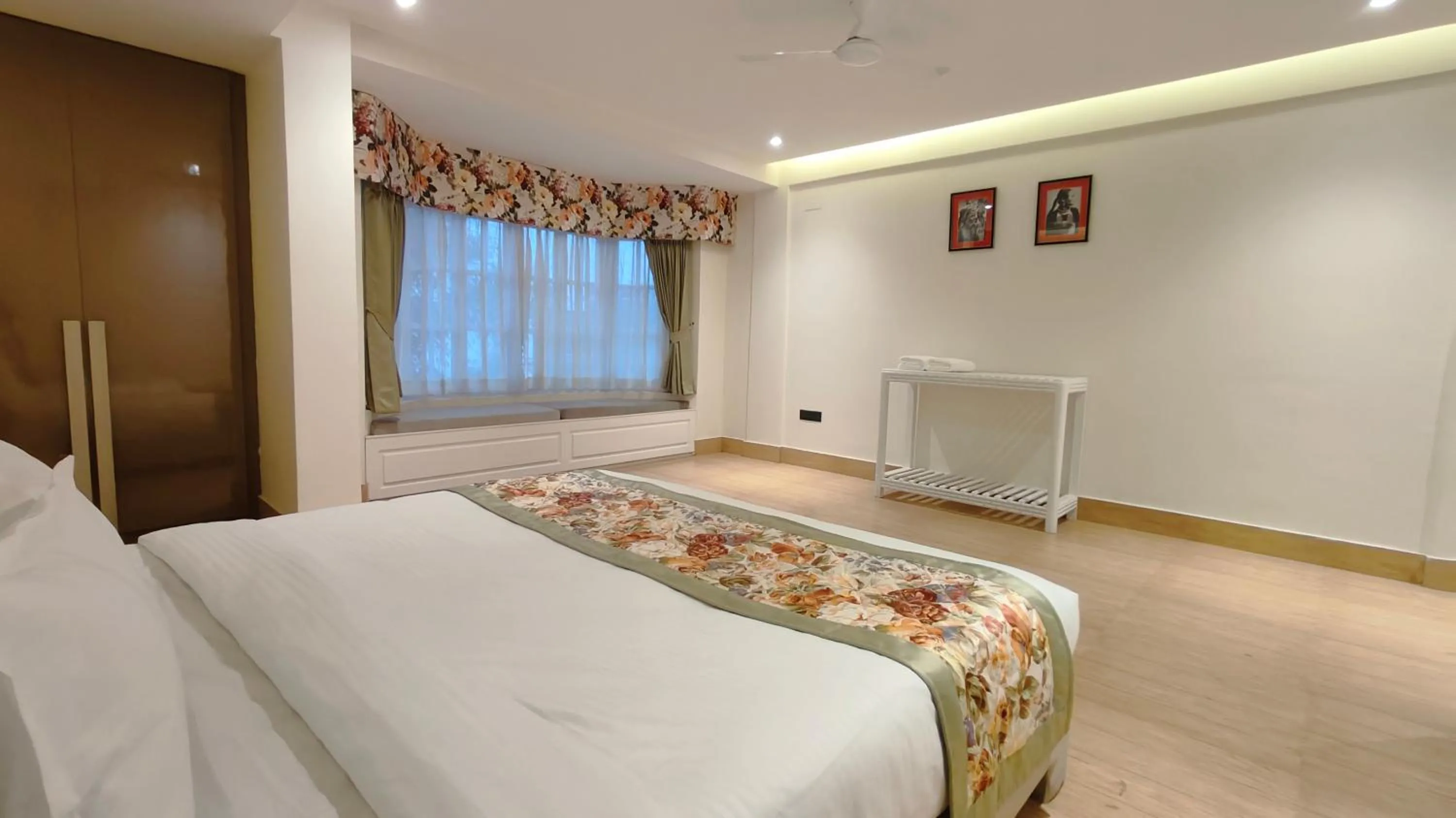 Bed in Mount Polaris Suites & Spa