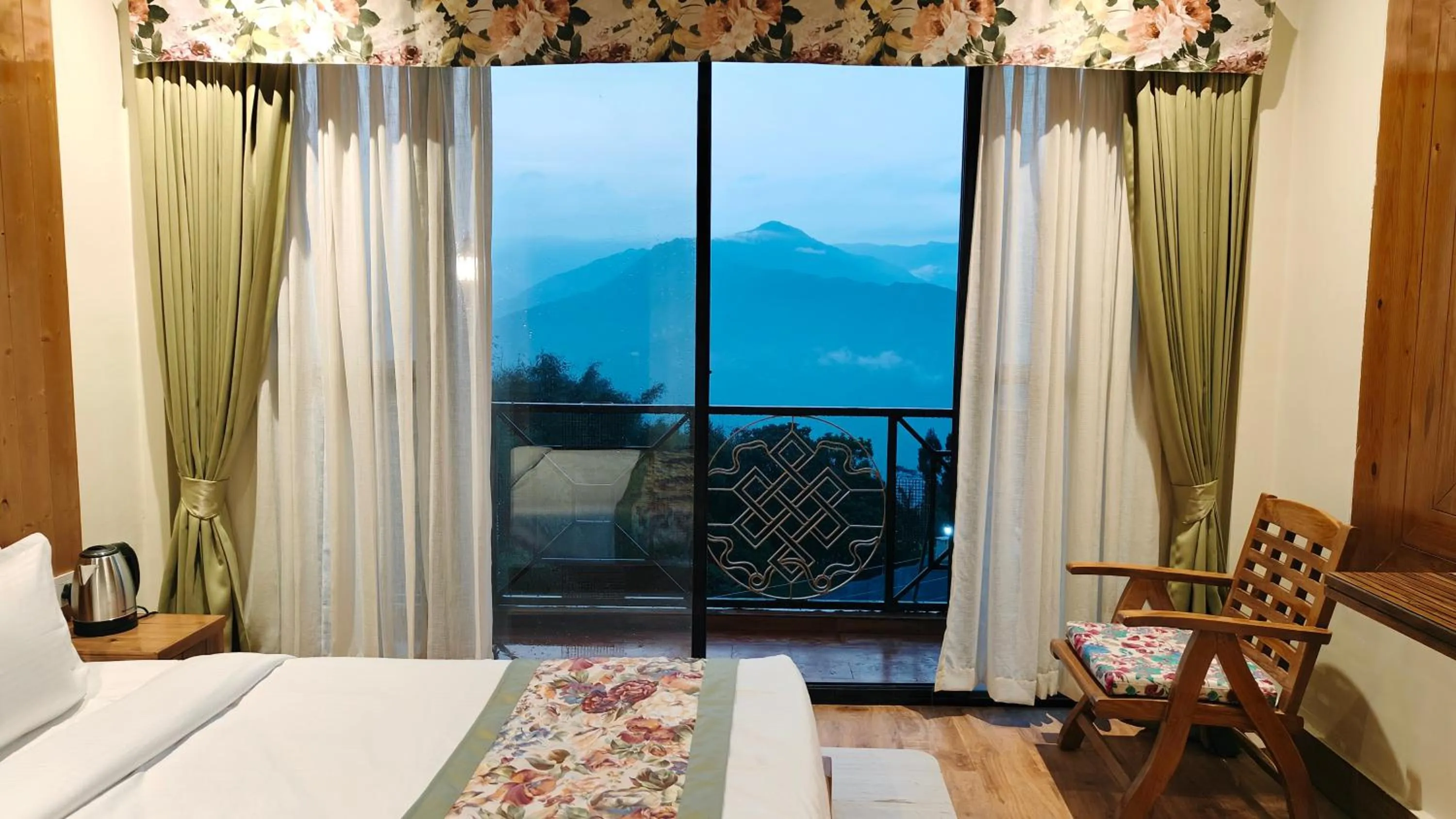 View (from property/room), Bed in Mount Polaris Suites & Spa