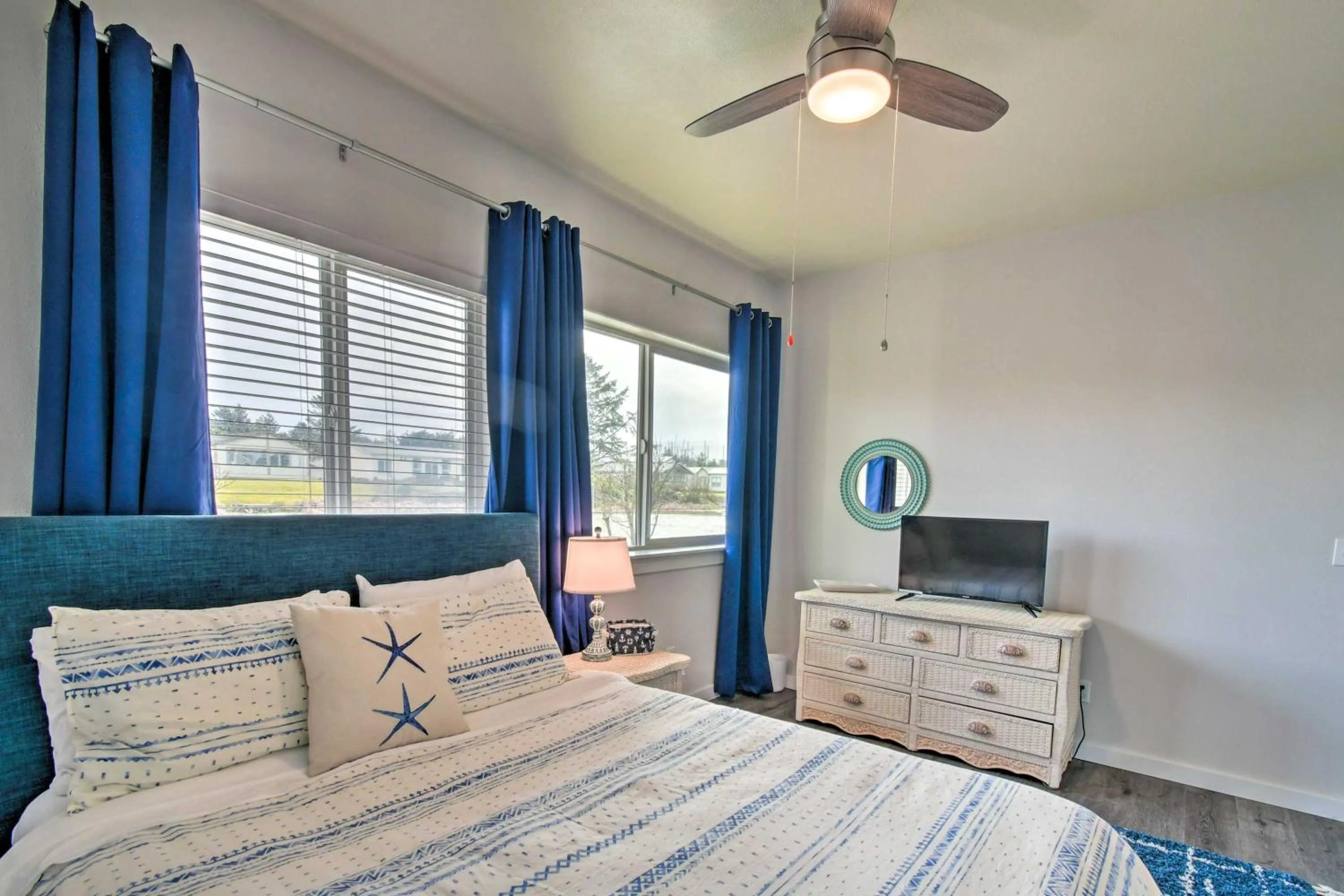 Bed in Waterfront Vacation Rental in Ocean Shores