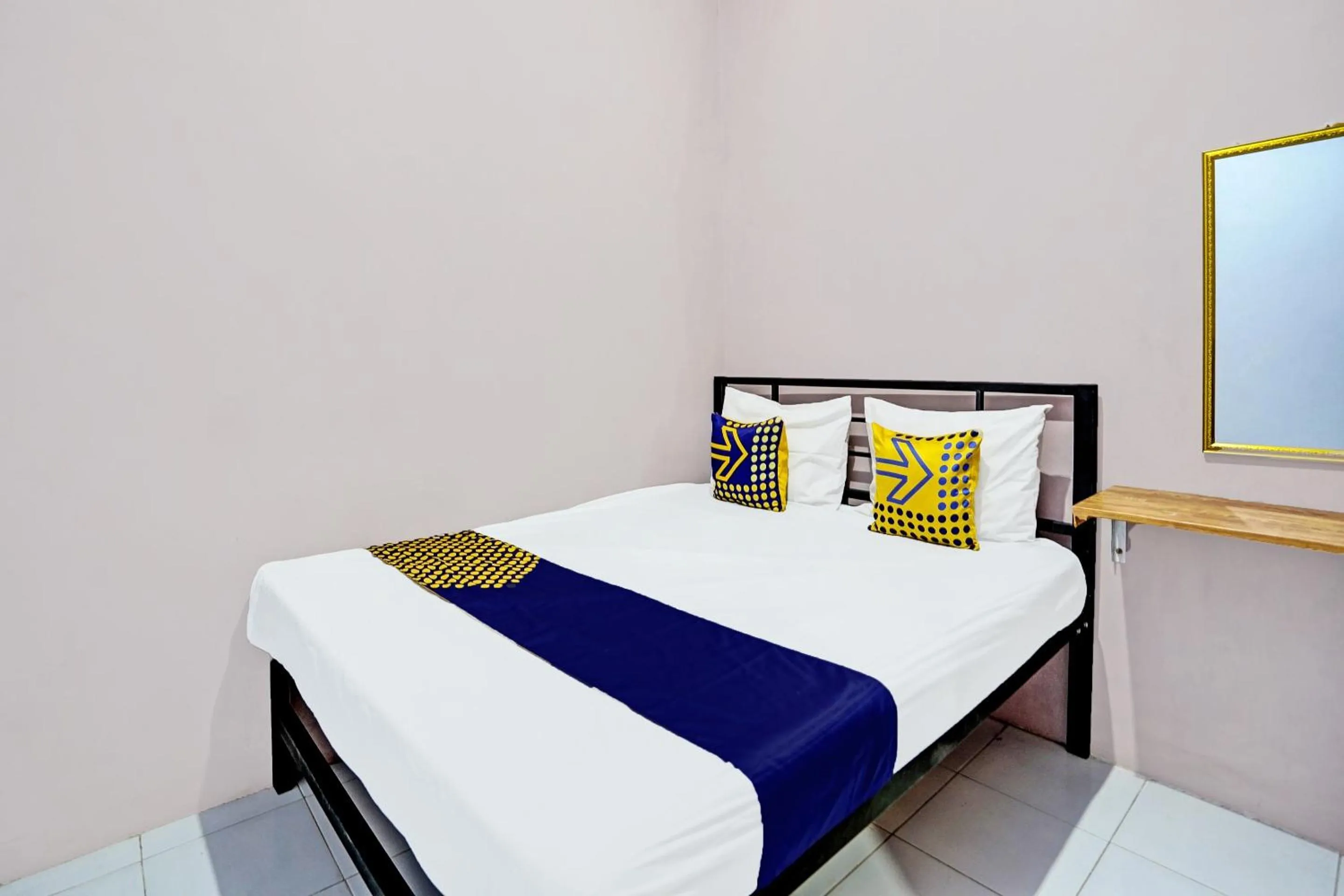 Bedroom, Bed in Hotel O Sobat Ijen HomestayNearSungai Prengsengan