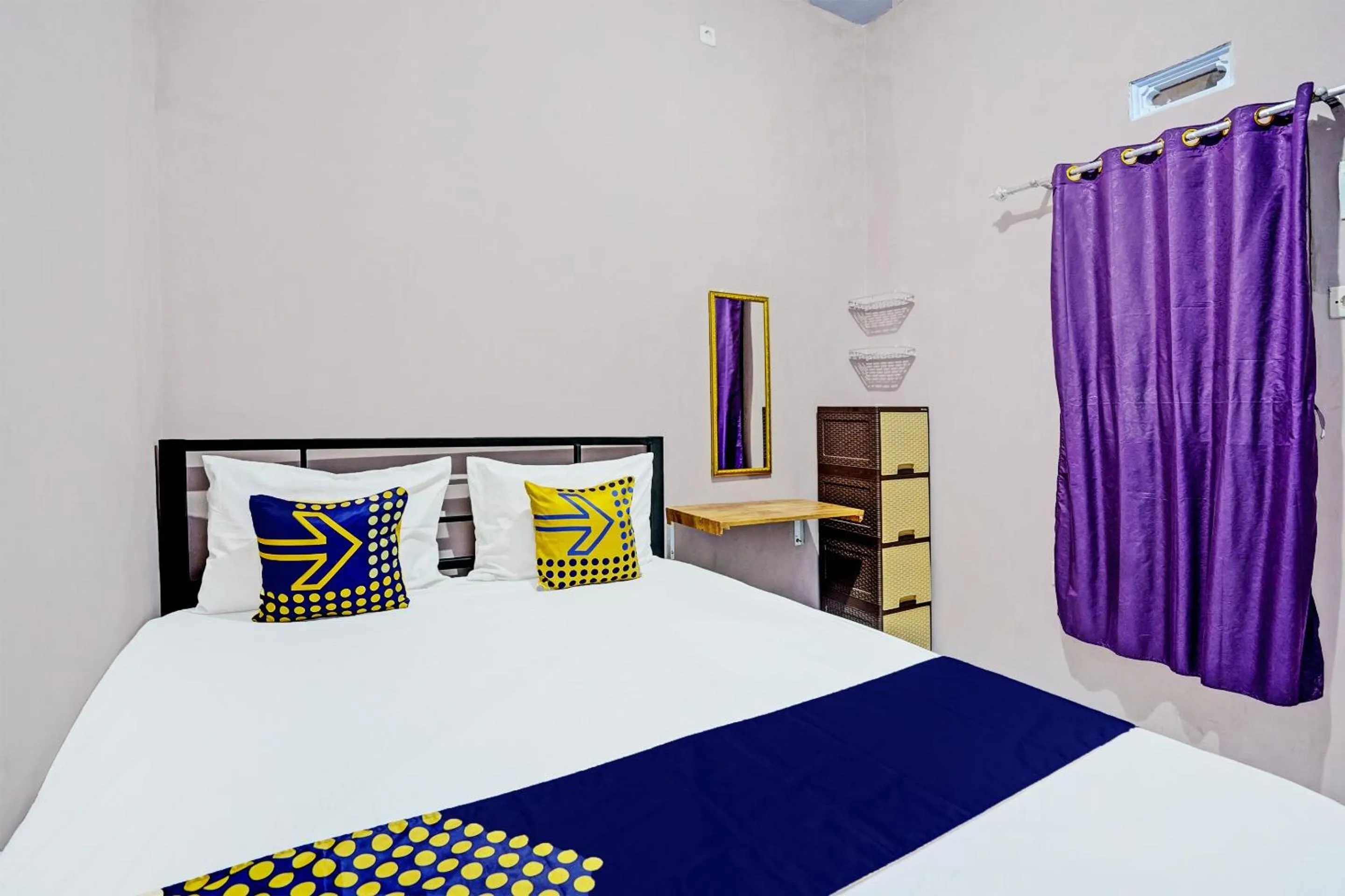Bedroom, Bed in Hotel O Sobat Ijen HomestayNearSungai Prengsengan
