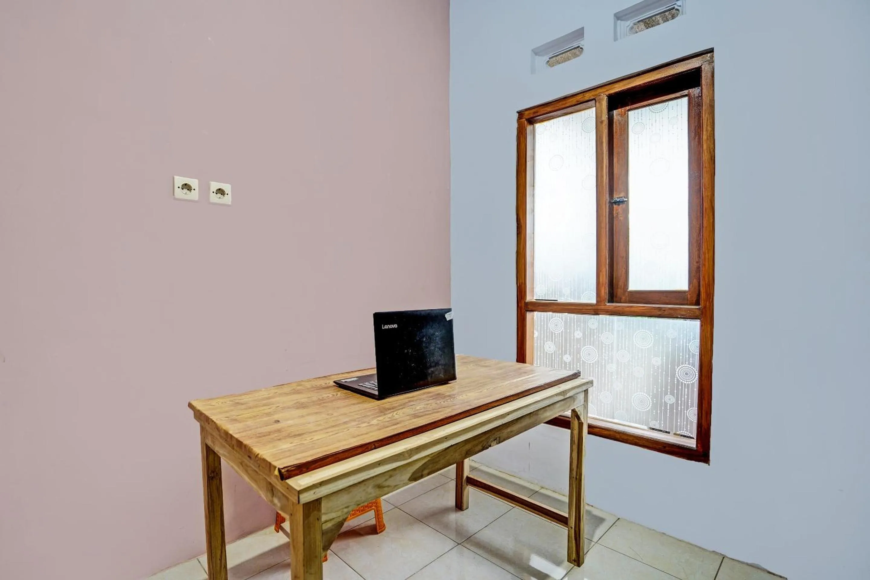 Lobby or reception in Hotel O Sobat Ijen HomestayNearSungai Prengsengan