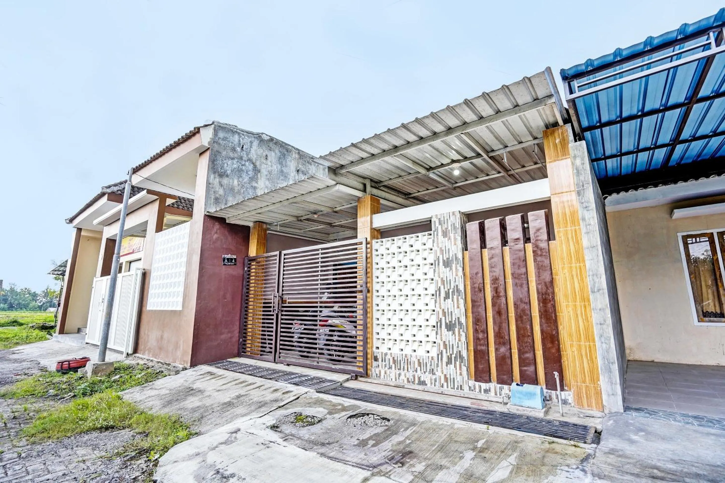 Facade/entrance in Hotel O Sobat Ijen HomestayNearSungai Prengsengan