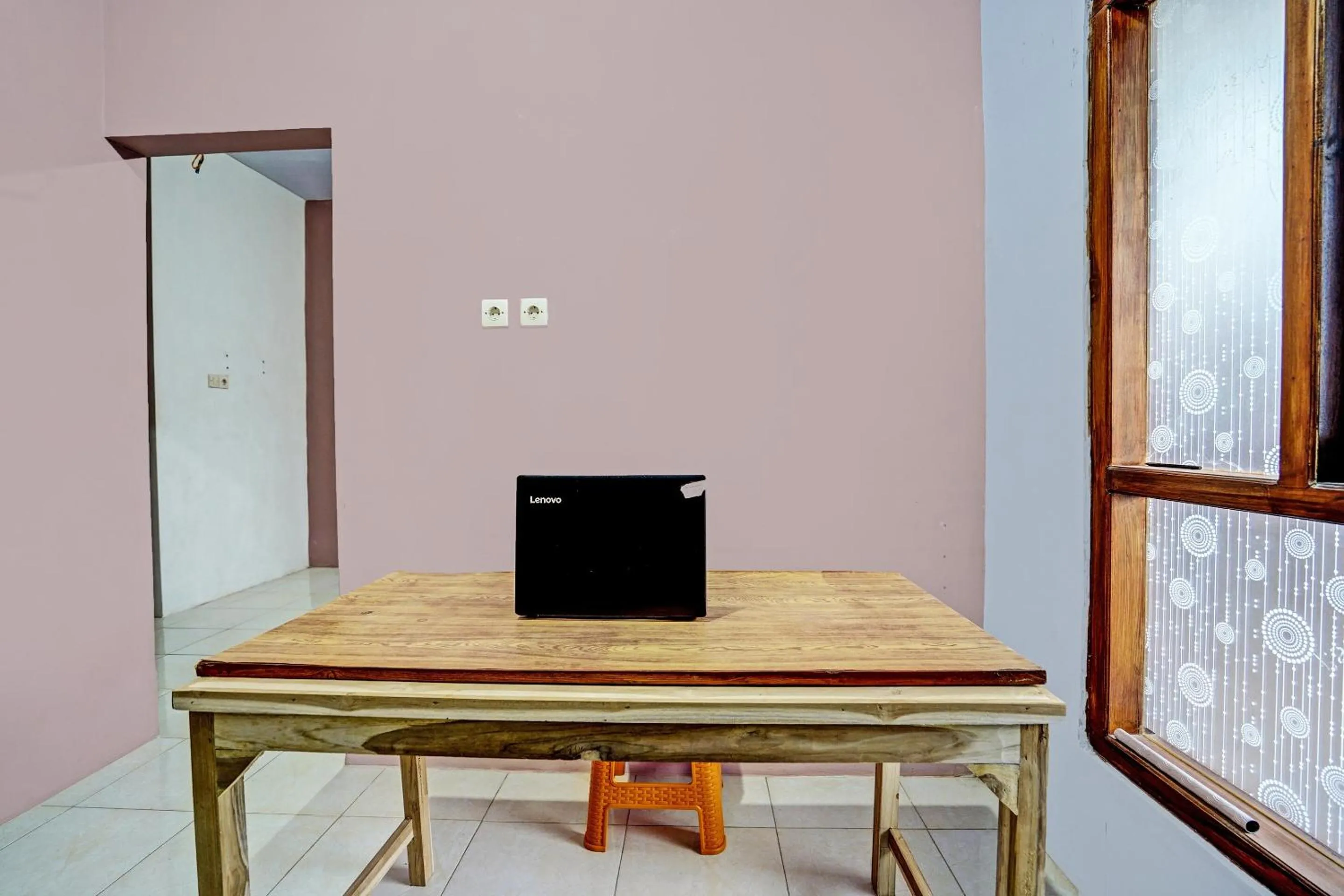 Lobby or reception in Hotel O Sobat Ijen HomestayNearSungai Prengsengan