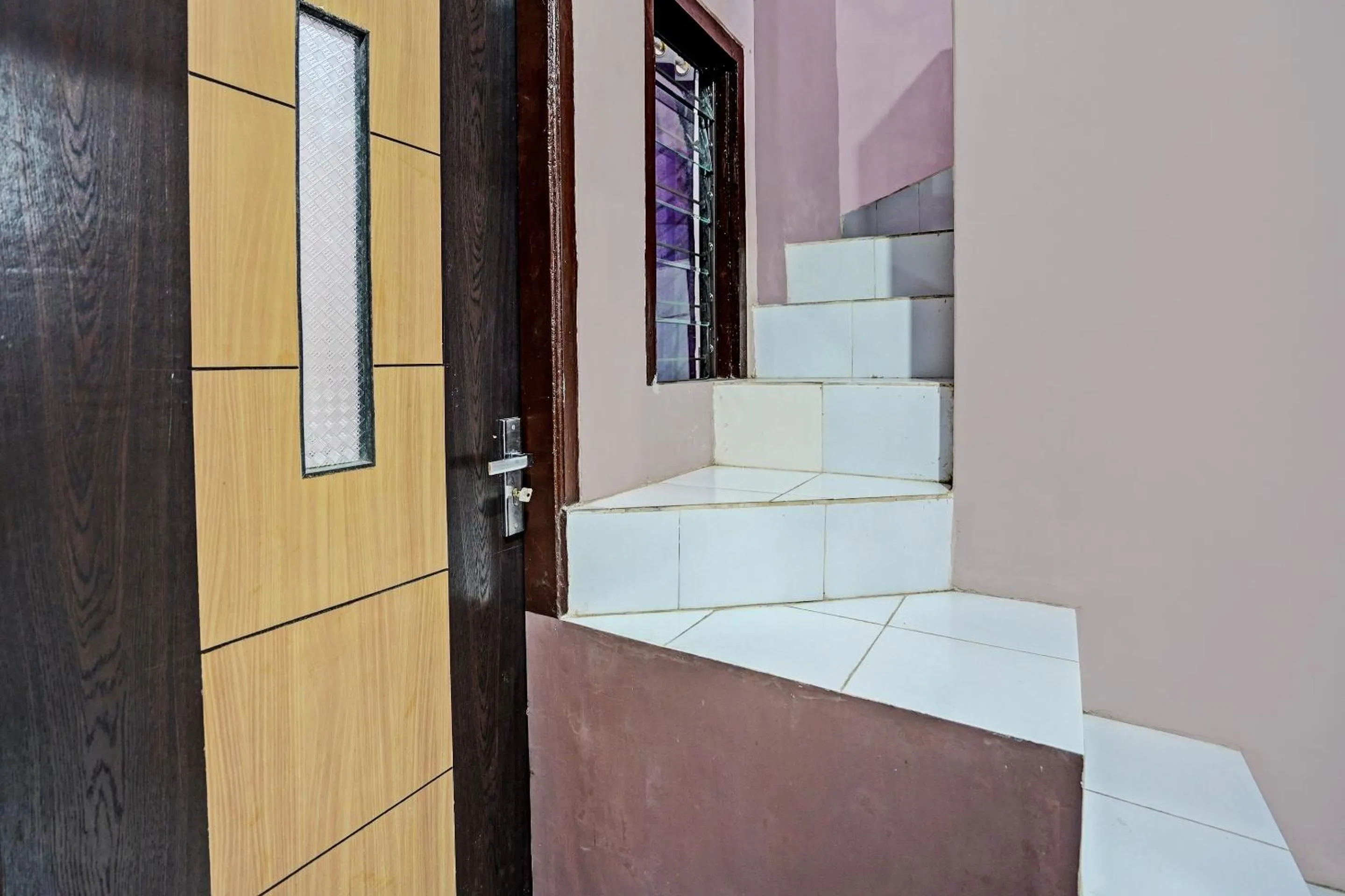 Lobby or reception in Hotel O Sobat Ijen HomestayNearSungai Prengsengan