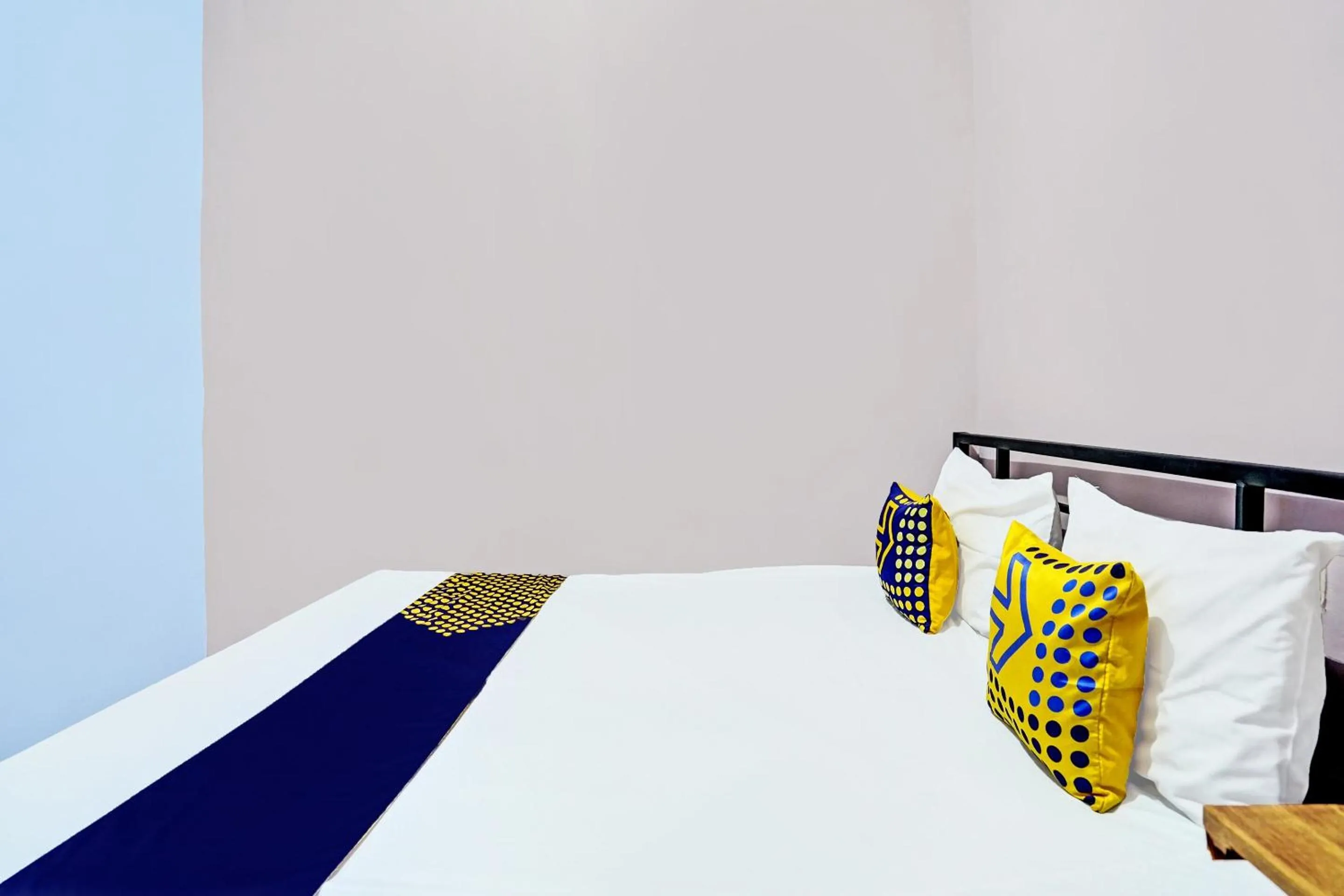 Bedroom, Bed in Hotel O Sobat Ijen HomestayNearSungai Prengsengan