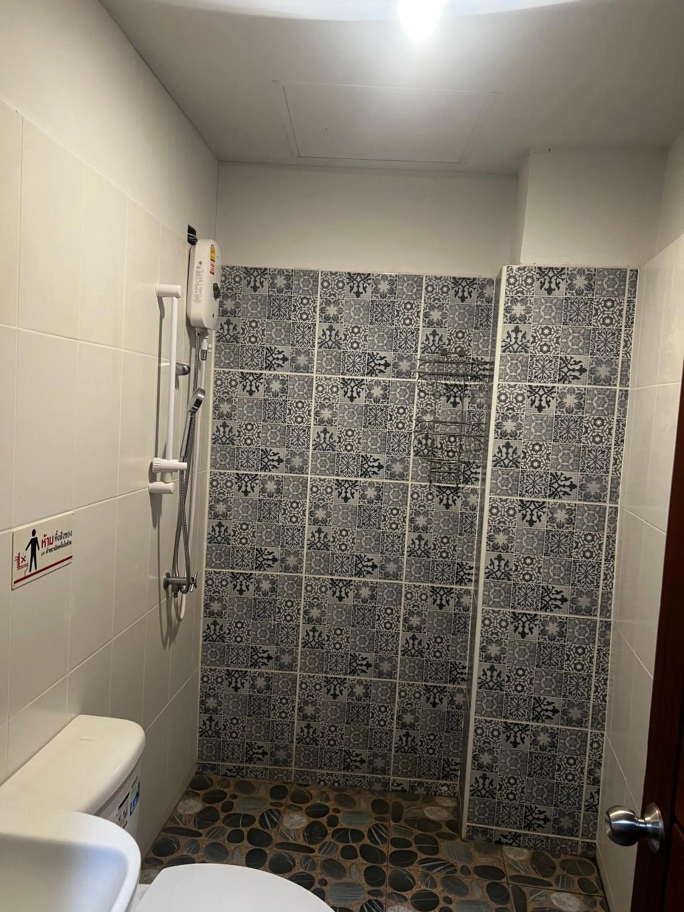 Shower in Apsara Inn