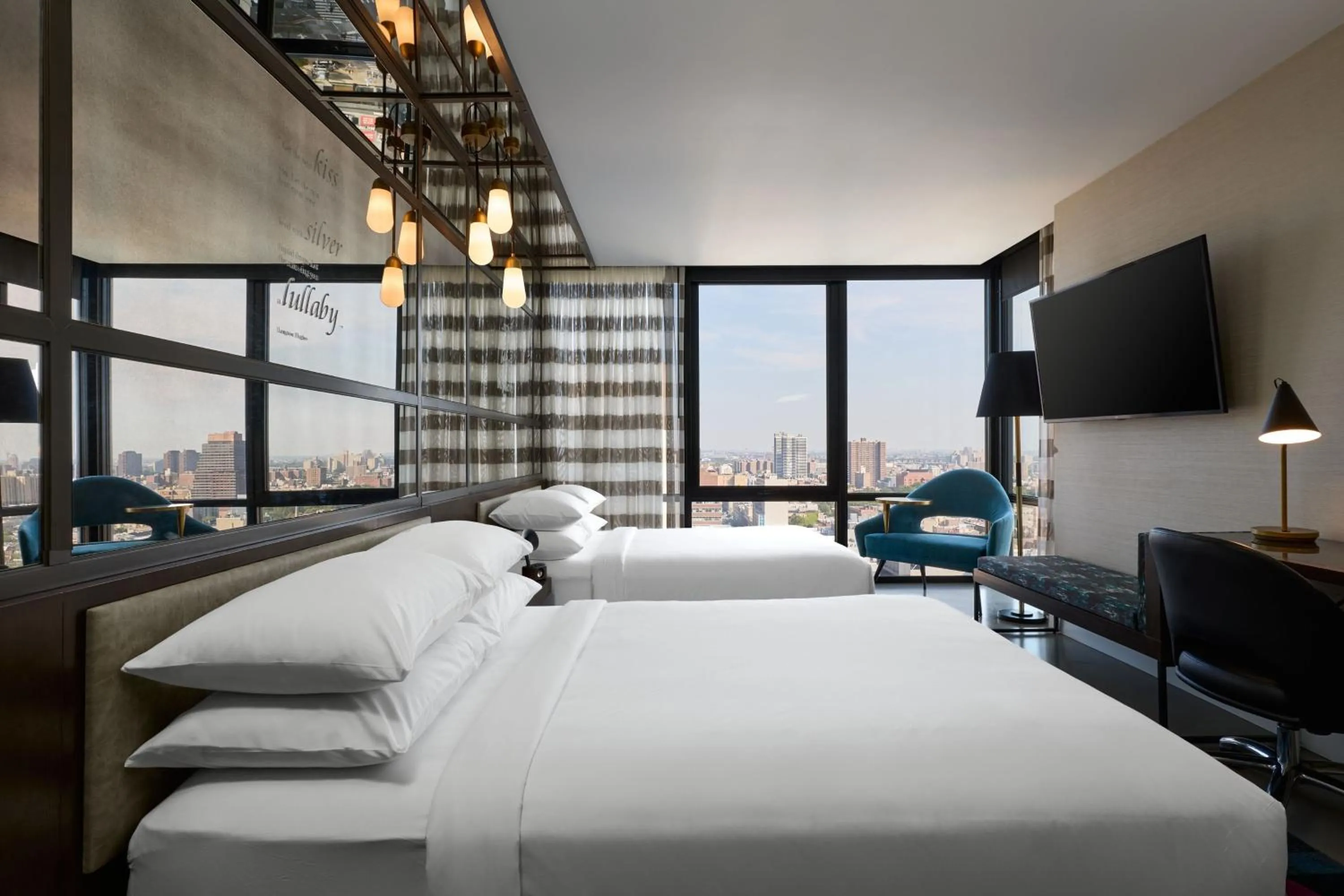 Photo of the whole room, Bed in Renaissance New York Harlem Hotel