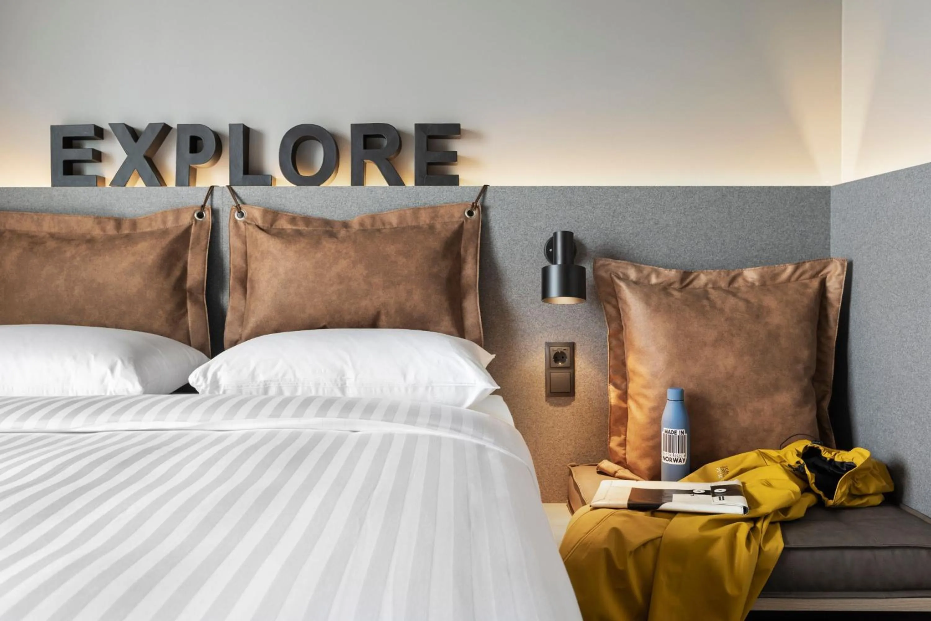 Photo of the whole room, Bed in Moxy Tromso