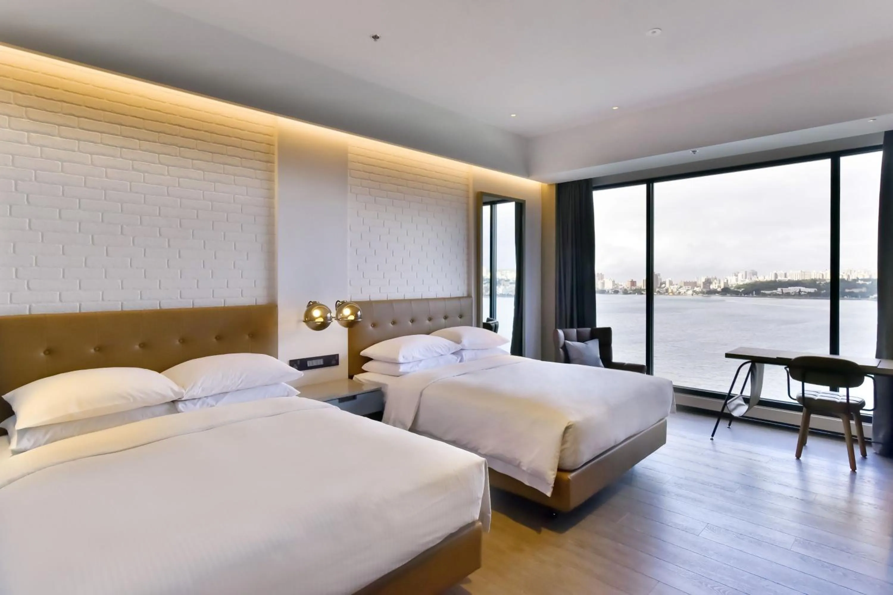 Photo of the whole room, Bed in Four Points by Sheraton Taipei Bali