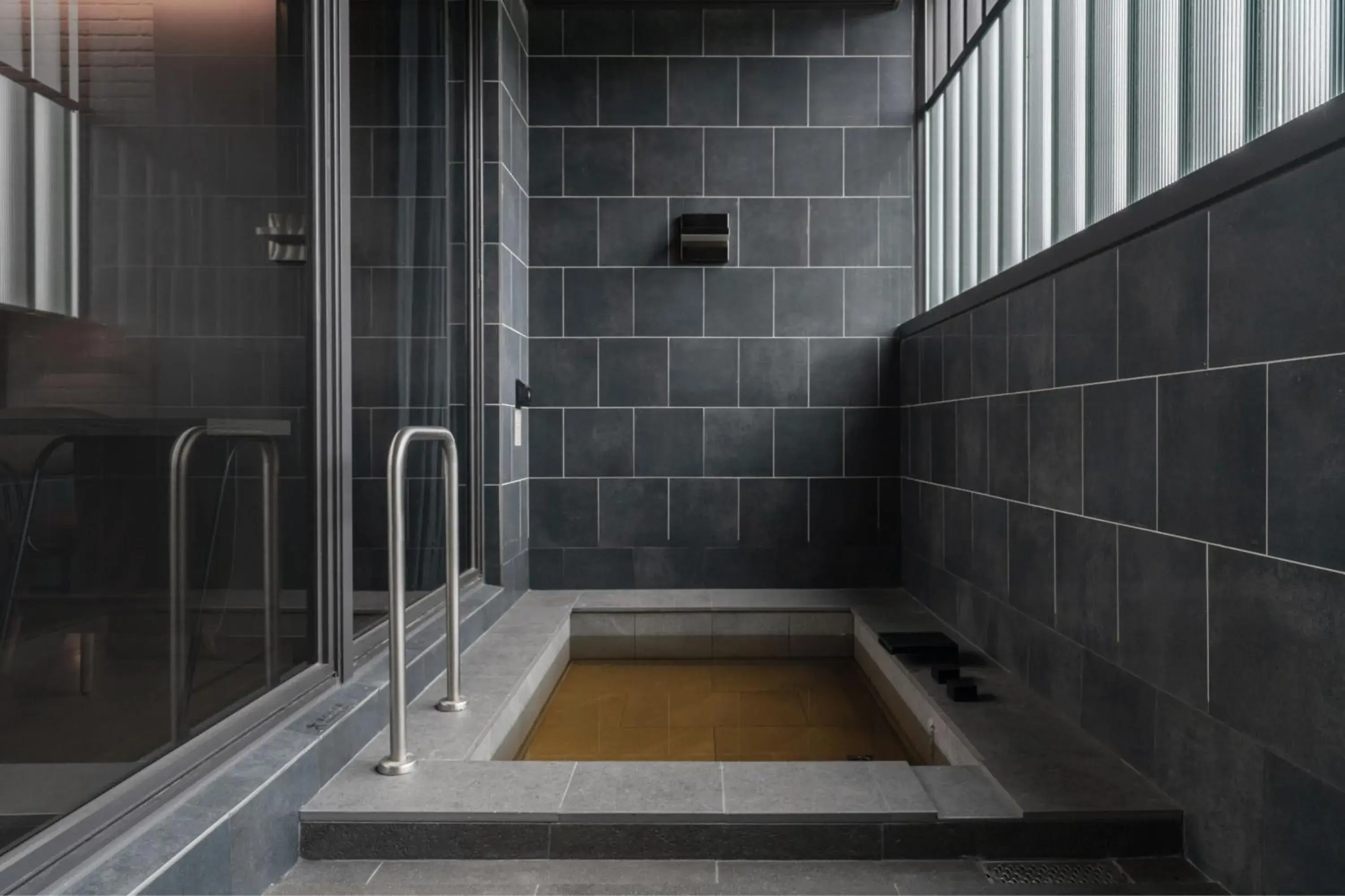 Photo of the whole room, Bathroom in Four Points by Sheraton Taipei Bali