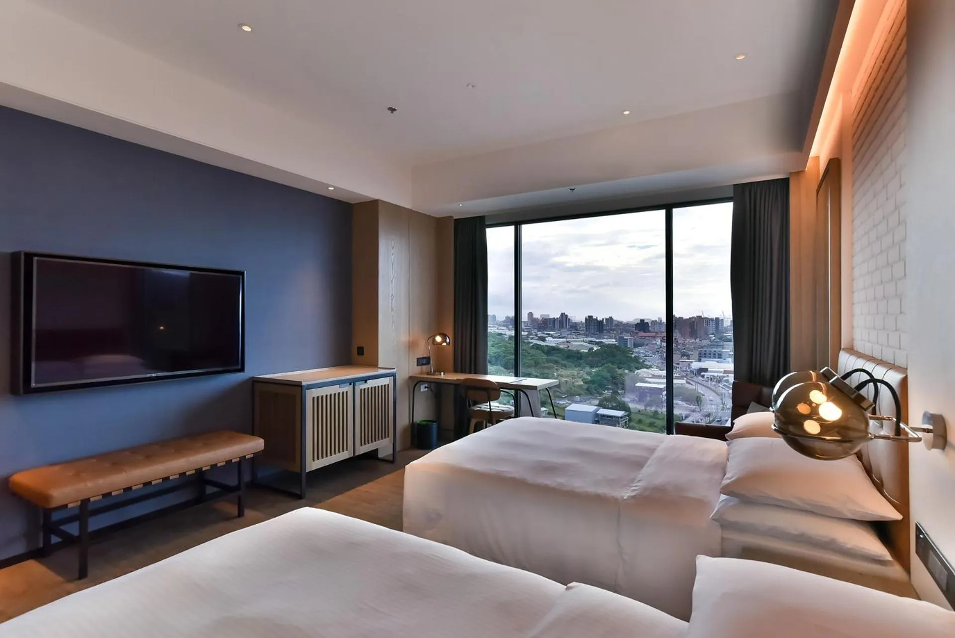 Bedroom, Bed in Four Points by Sheraton Taipei Bali