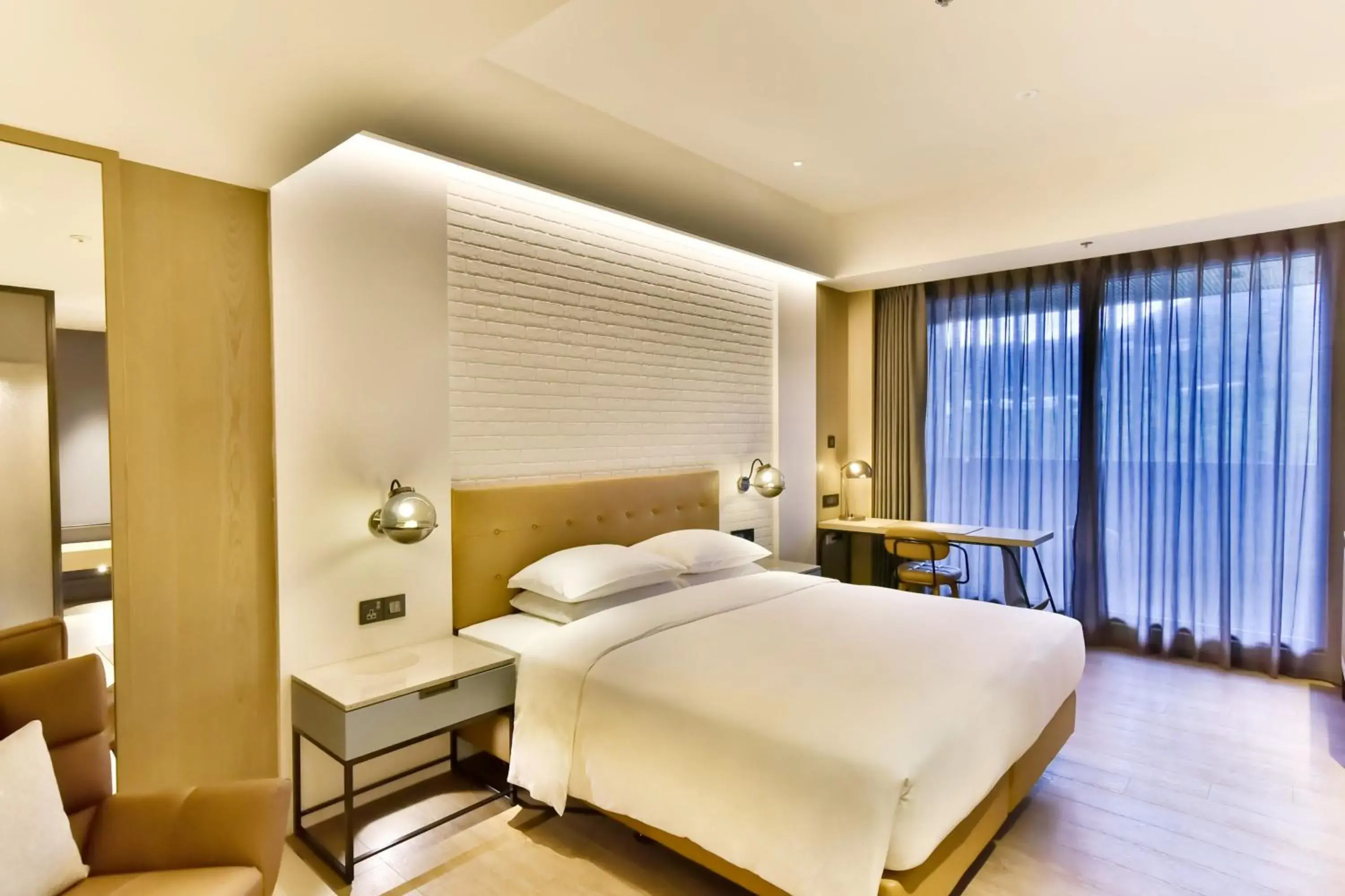 Photo of the whole room, Bed in Four Points by Sheraton Taipei Bali
