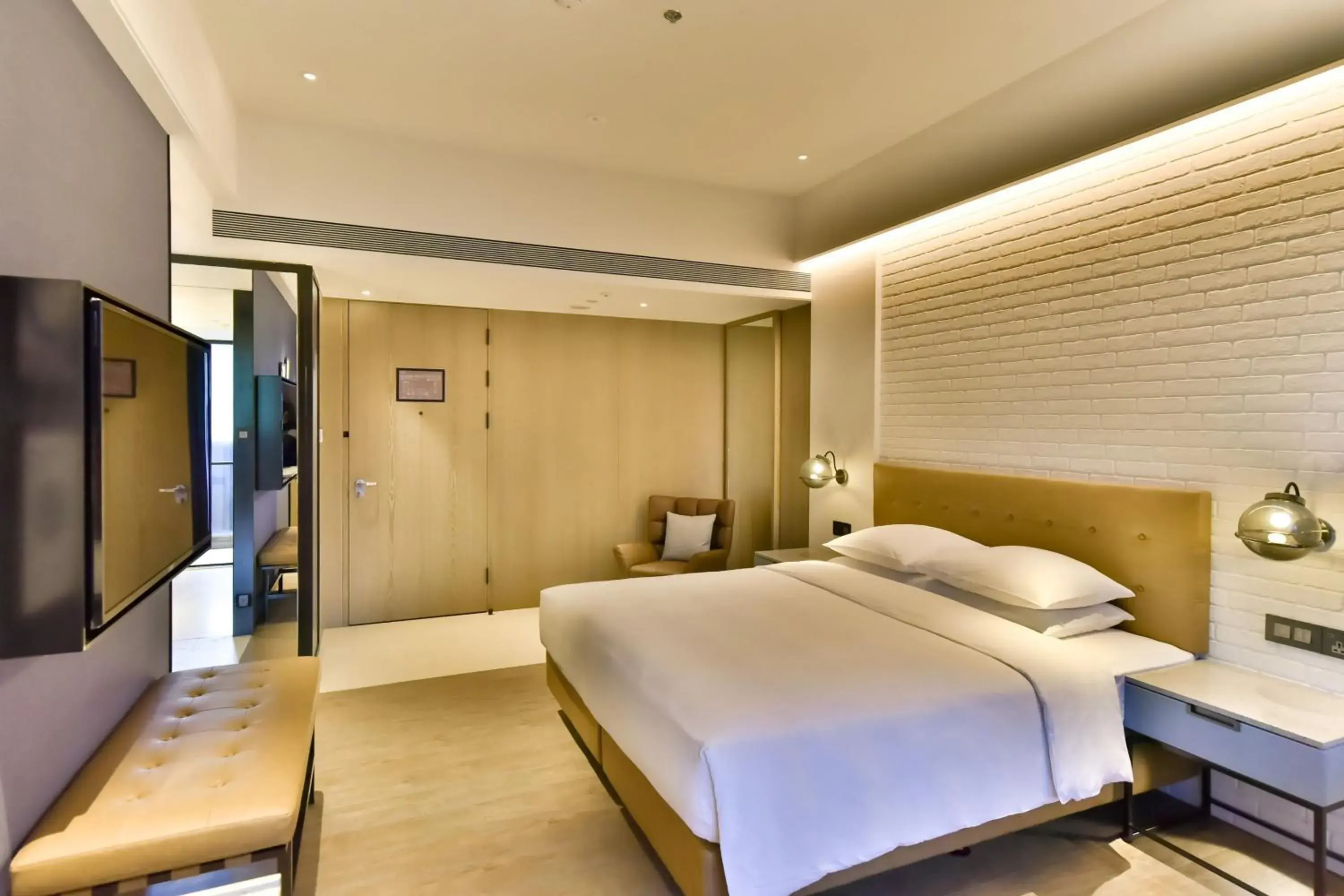 Photo of the whole room, Bed in Four Points by Sheraton Taipei Bali