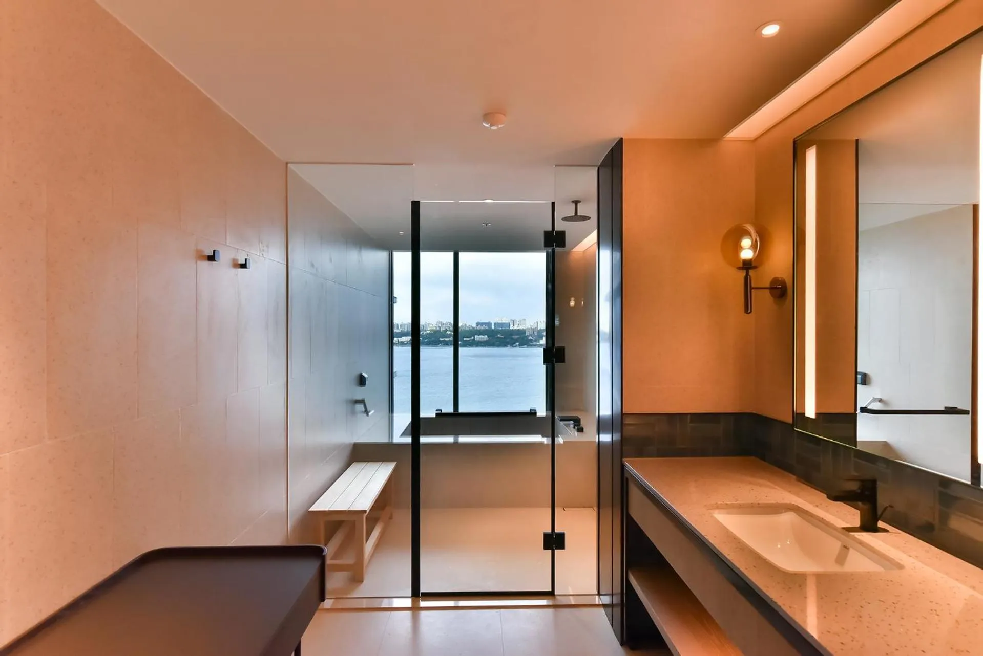 Bathroom, Bed in Four Points by Sheraton Taipei Bali