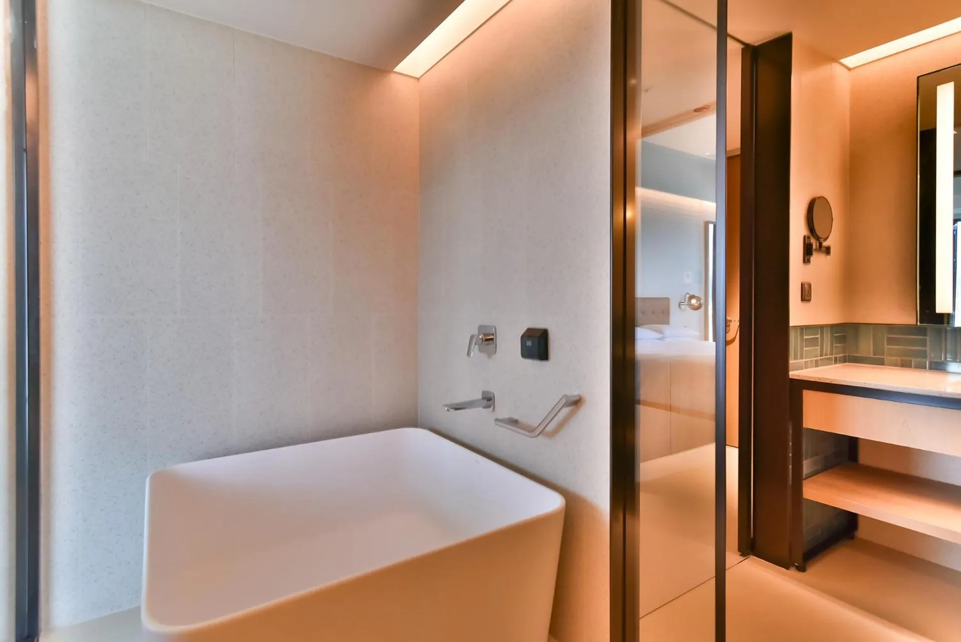 Bathroom, Bed in Four Points by Sheraton Taipei Bali