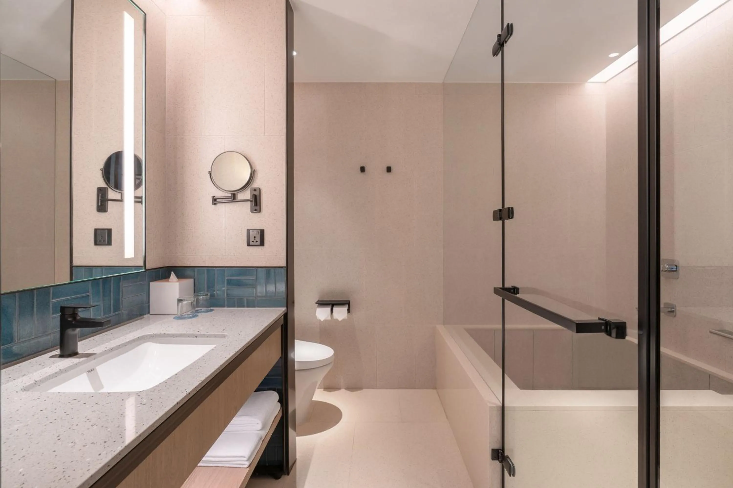 Photo of the whole room in Four Points by Sheraton Taipei Bali