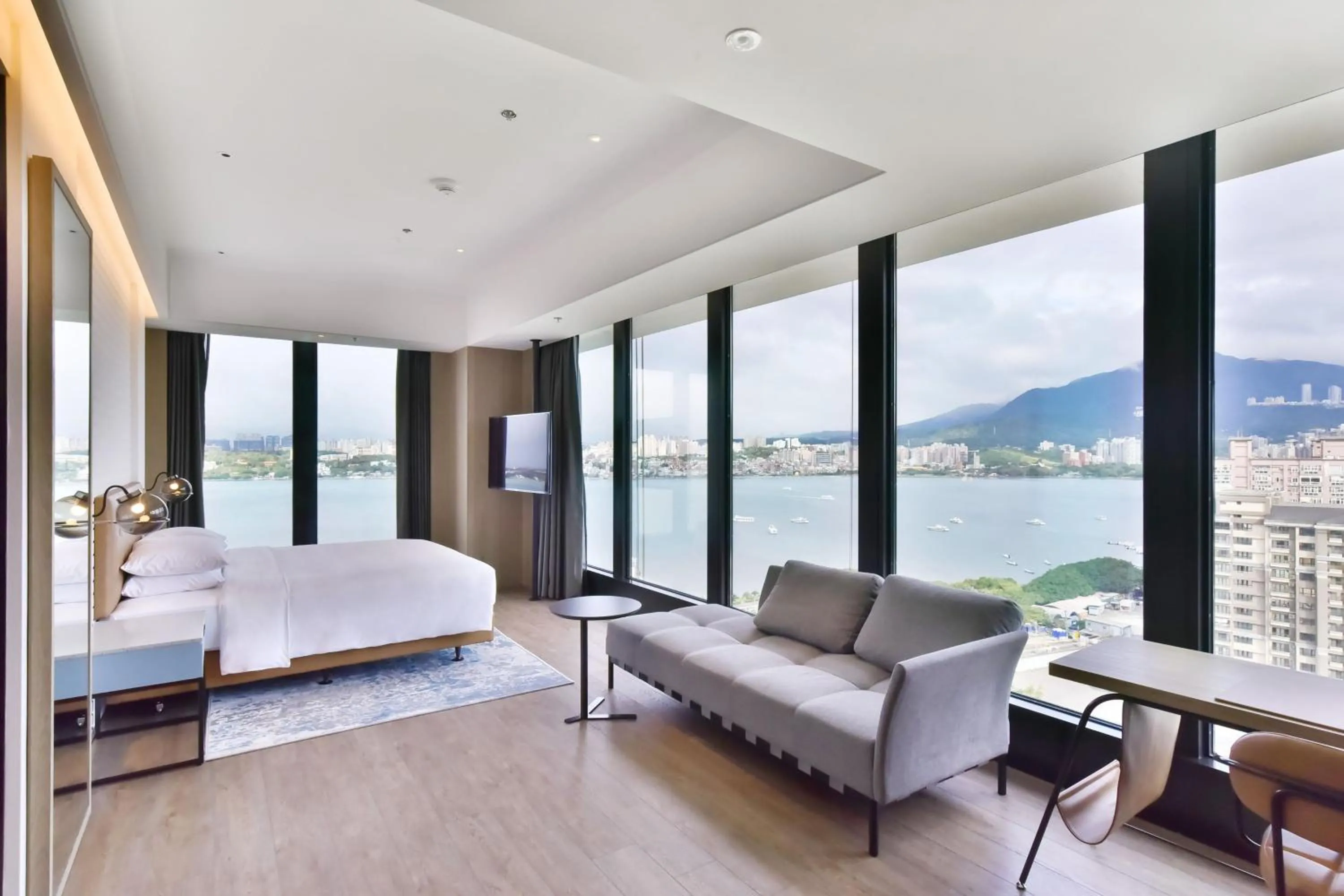 Bedroom, Bed in Four Points by Sheraton Taipei Bali