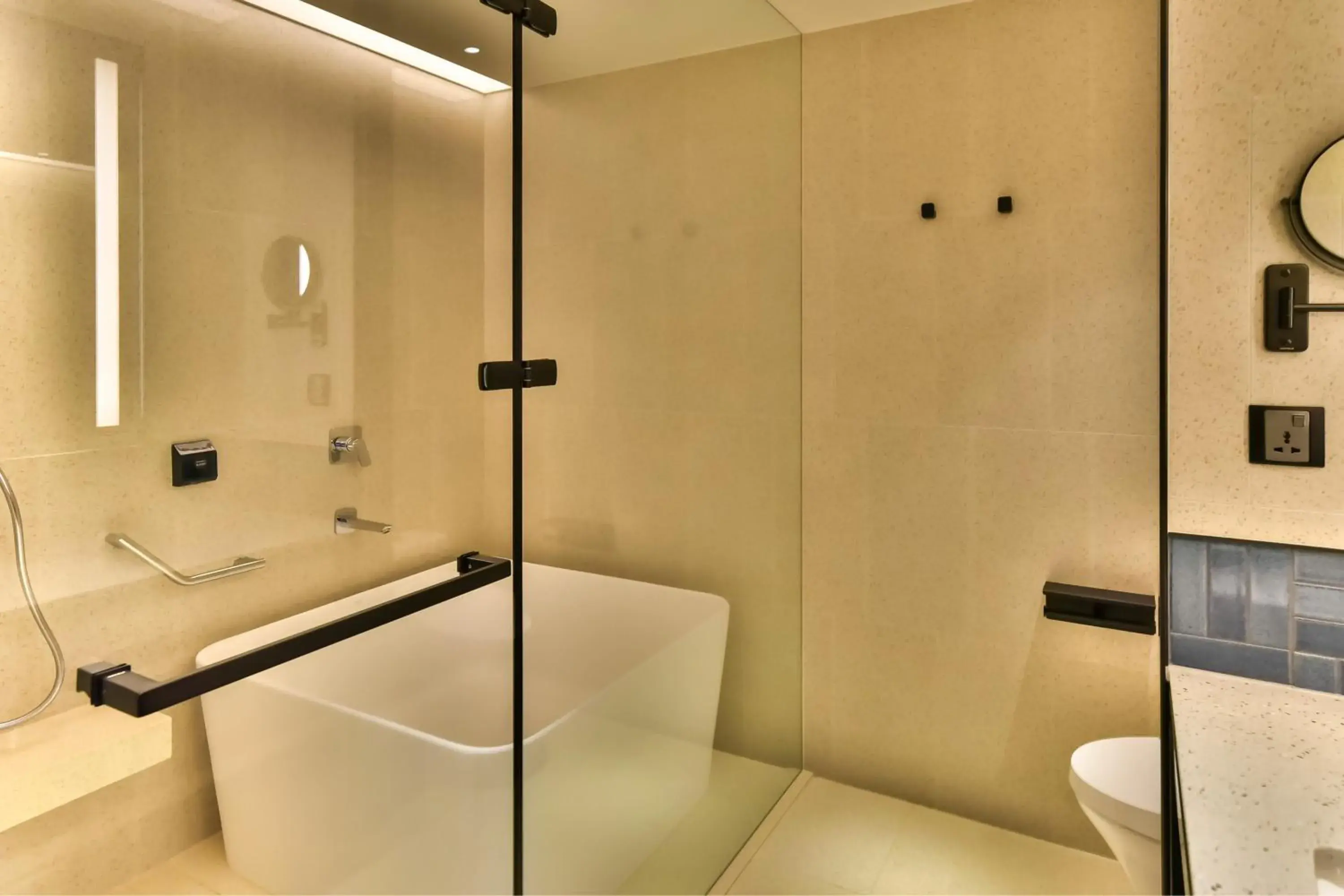 Photo of the whole room, Bathroom in Four Points by Sheraton Taipei Bali