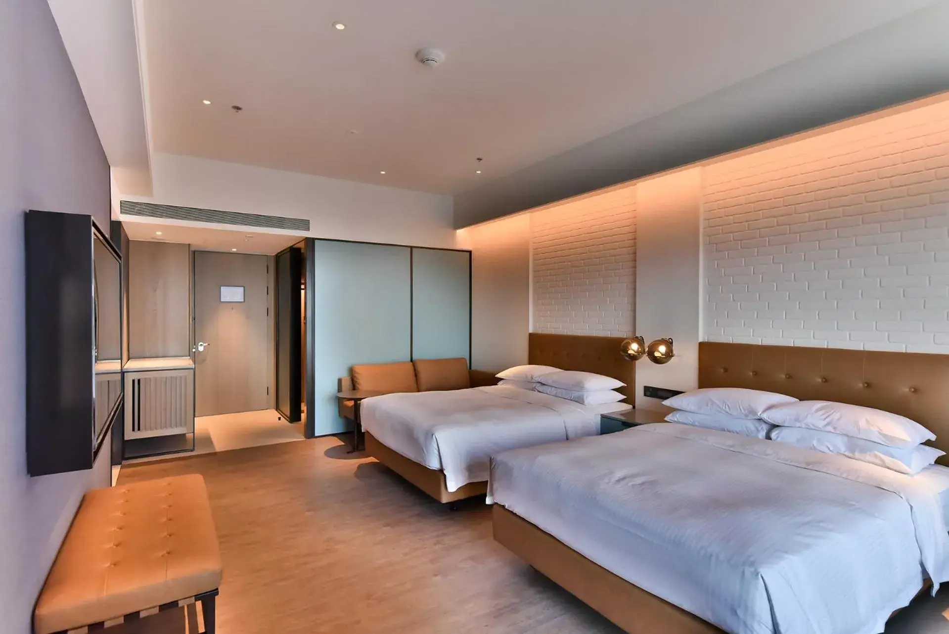 Bedroom, Bed in Four Points by Sheraton Taipei Bali