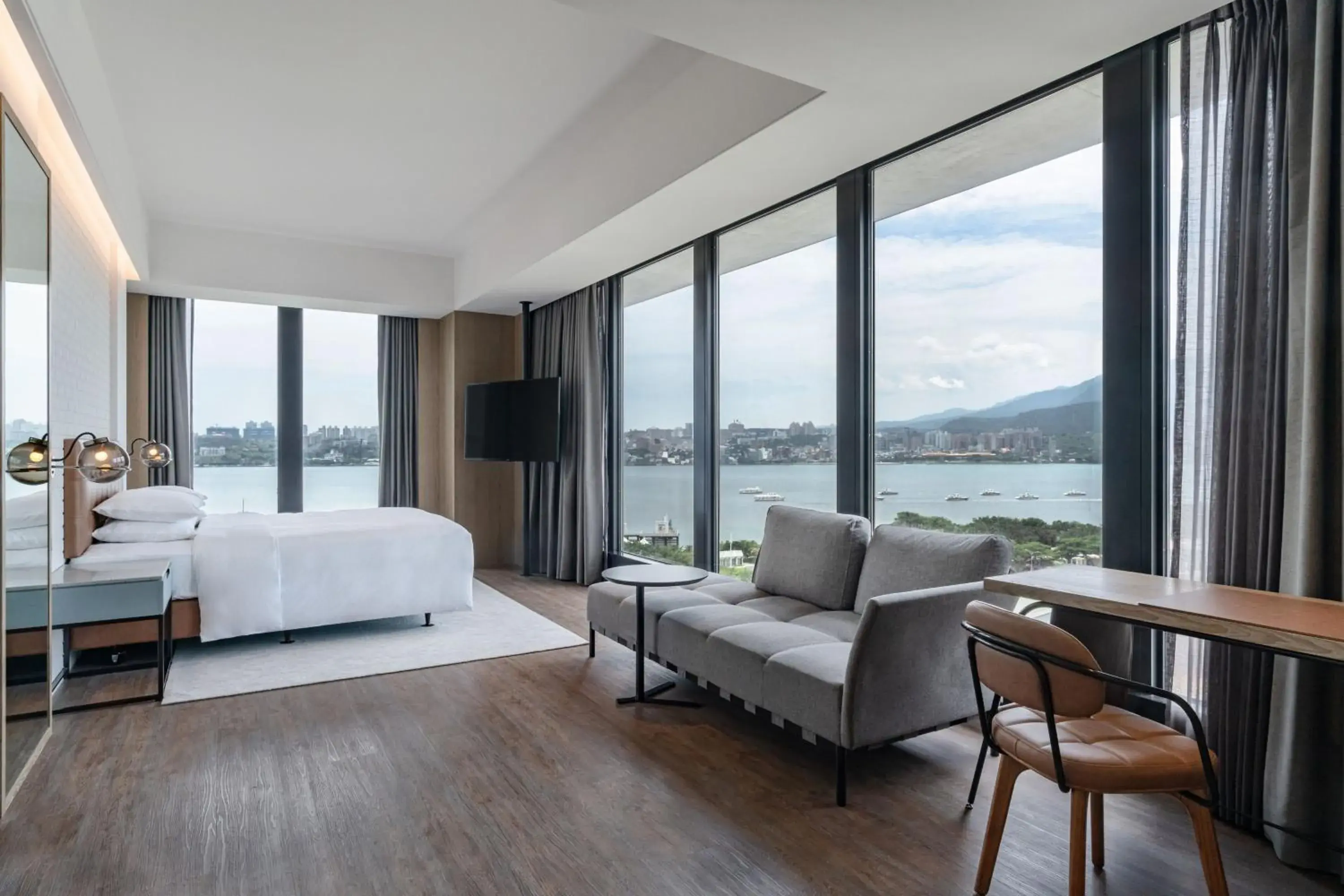 Bedroom, Seating Area in Four Points by Sheraton Taipei Bali