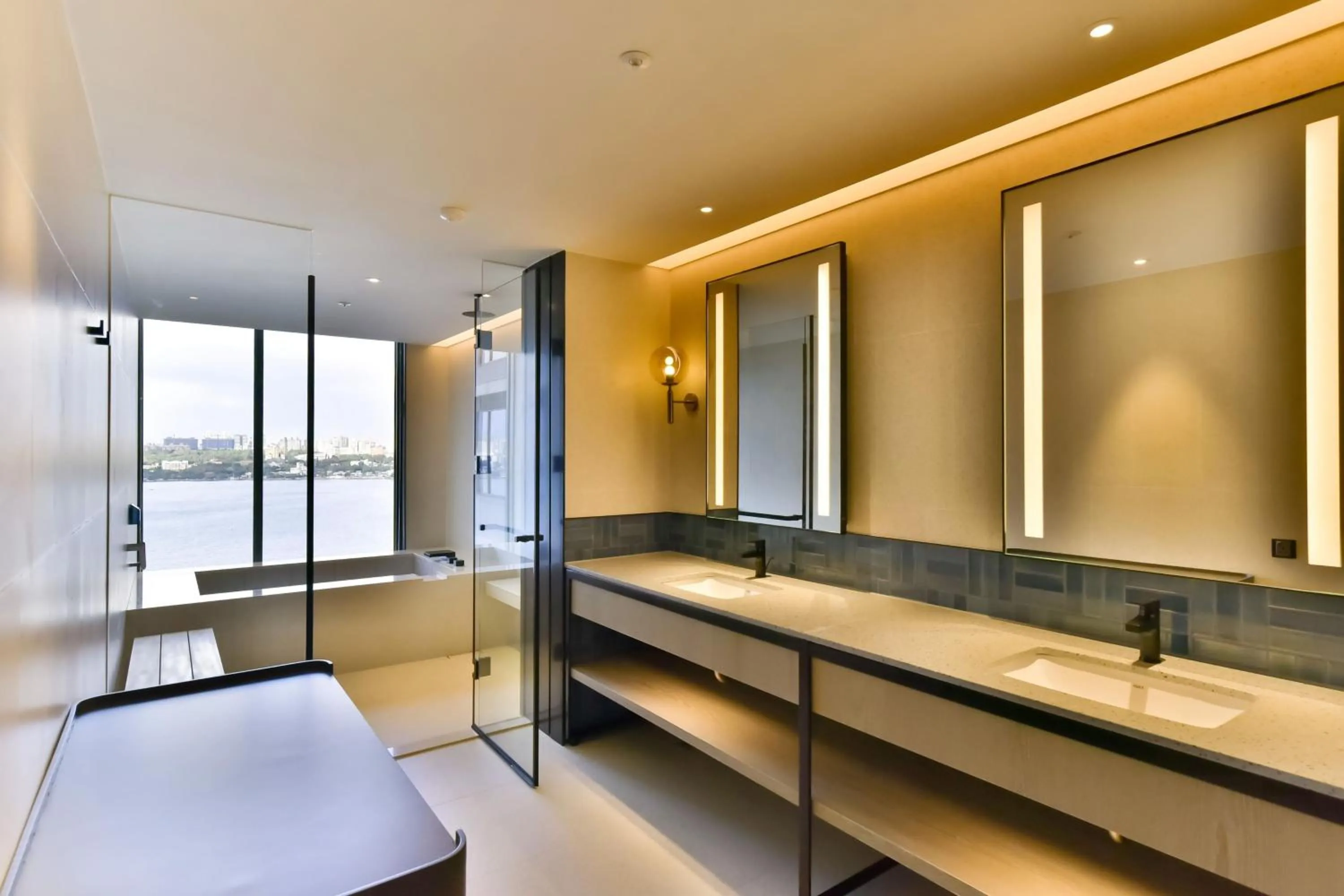 Bathroom, Bed in Four Points by Sheraton Taipei Bali