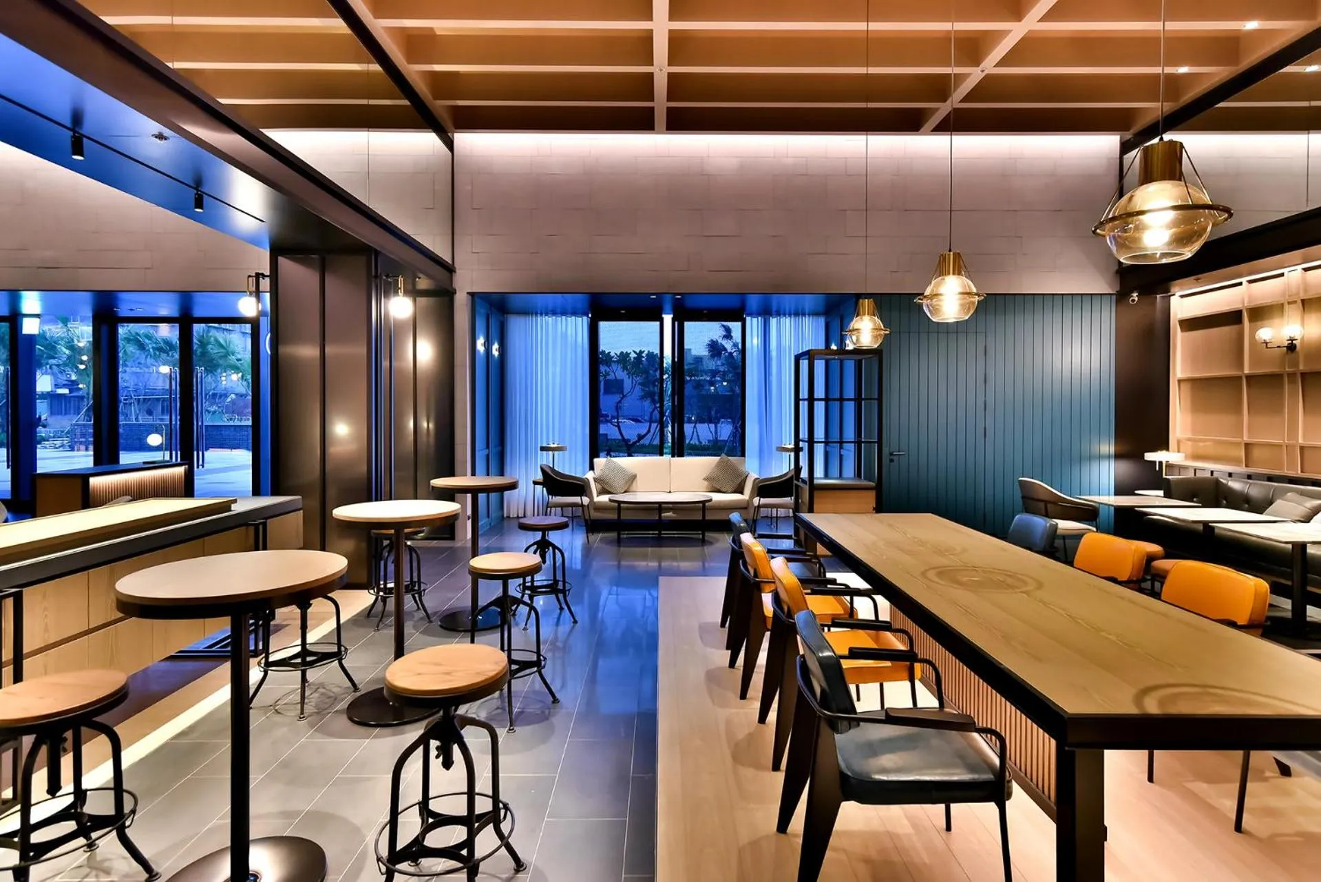 Lobby or reception in Four Points by Sheraton Taipei Bali