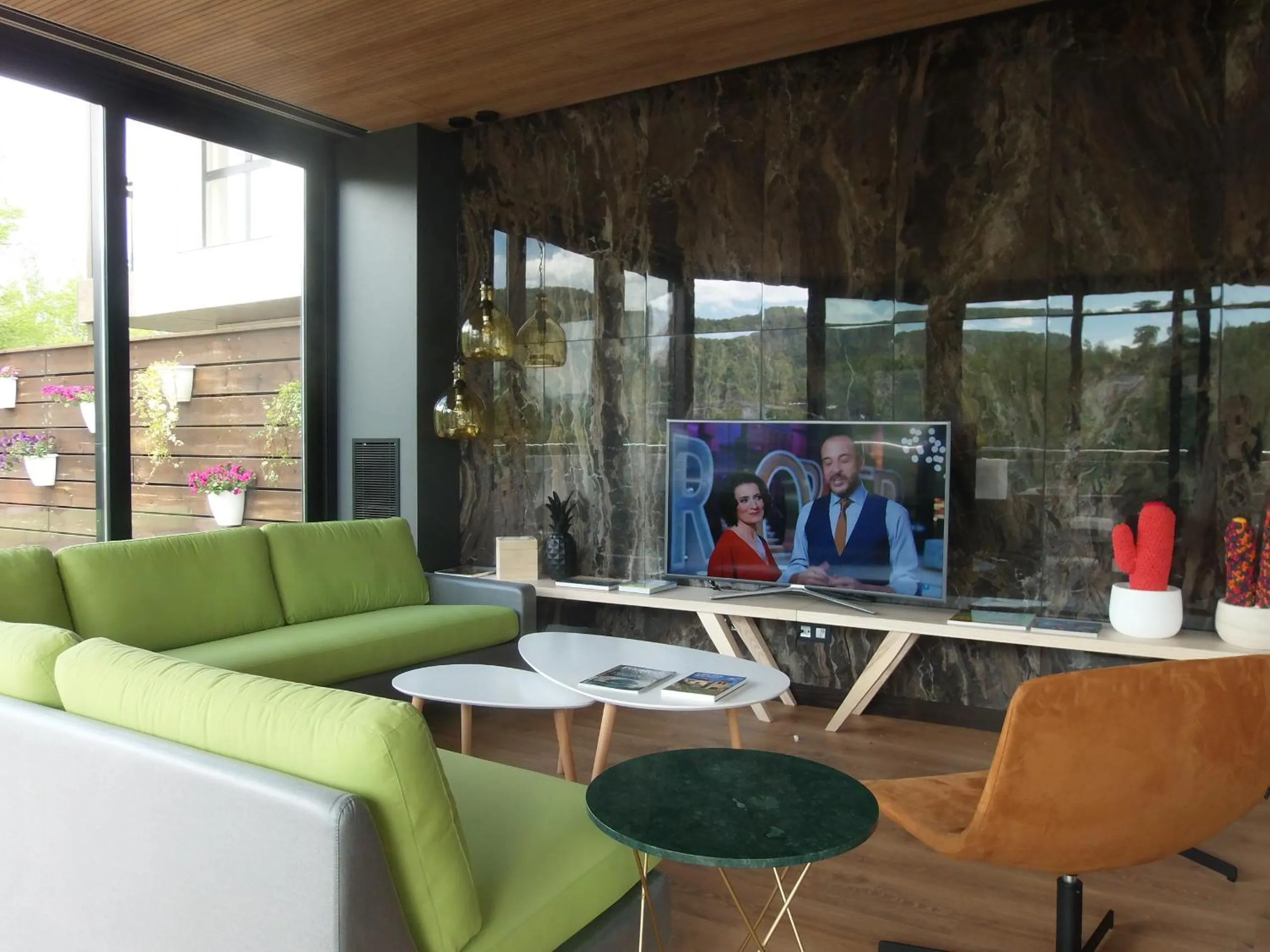 Communal lounge/ TV room in Hotel Sanchez