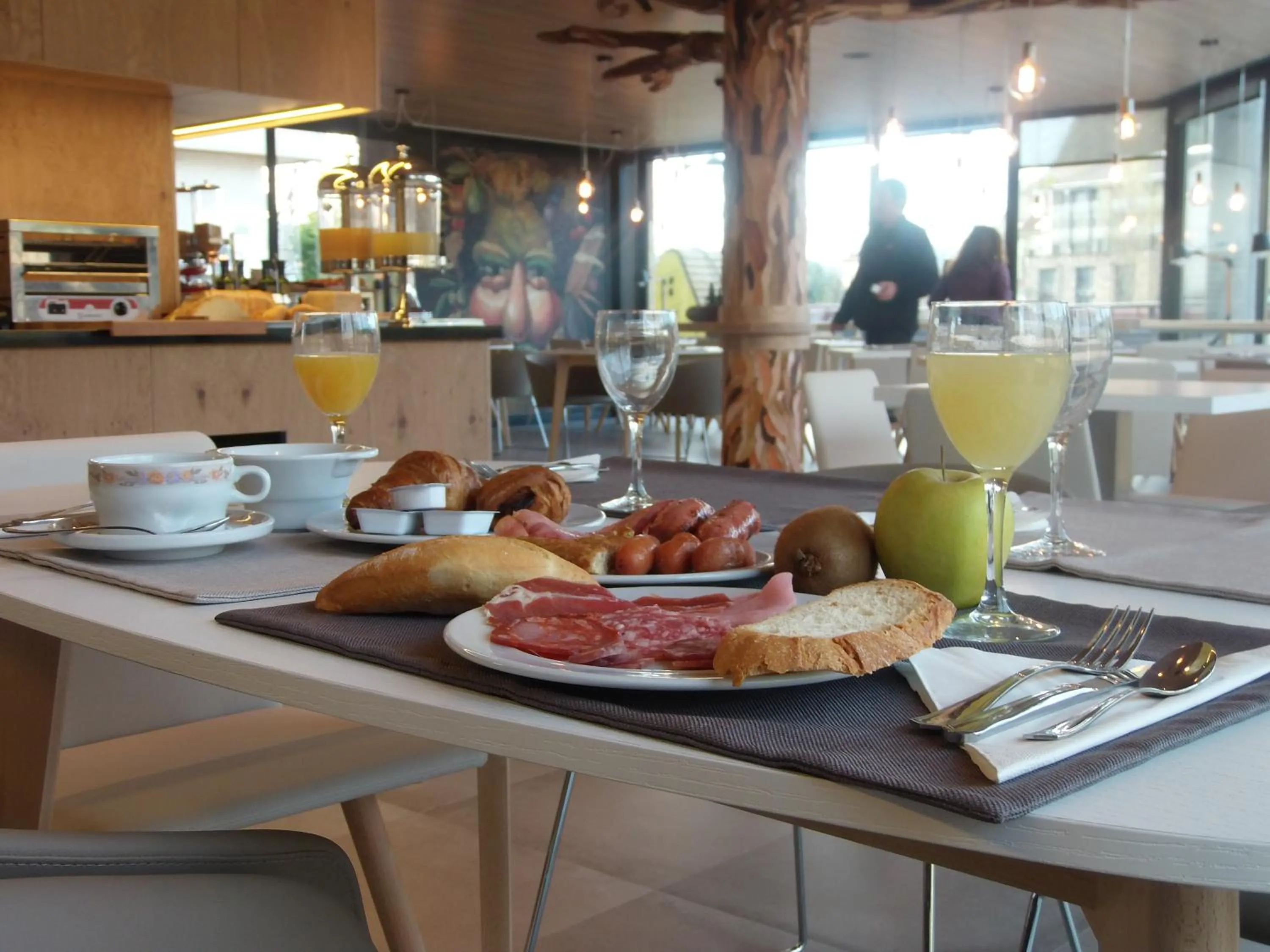 Restaurant/places to eat in Hotel Sanchez