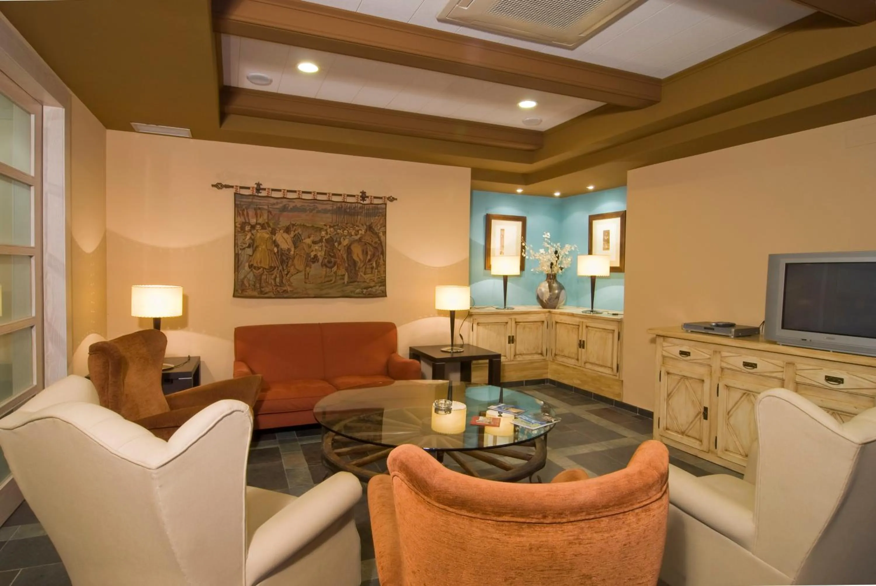 Communal lounge/ TV room in Hotel Sanchez