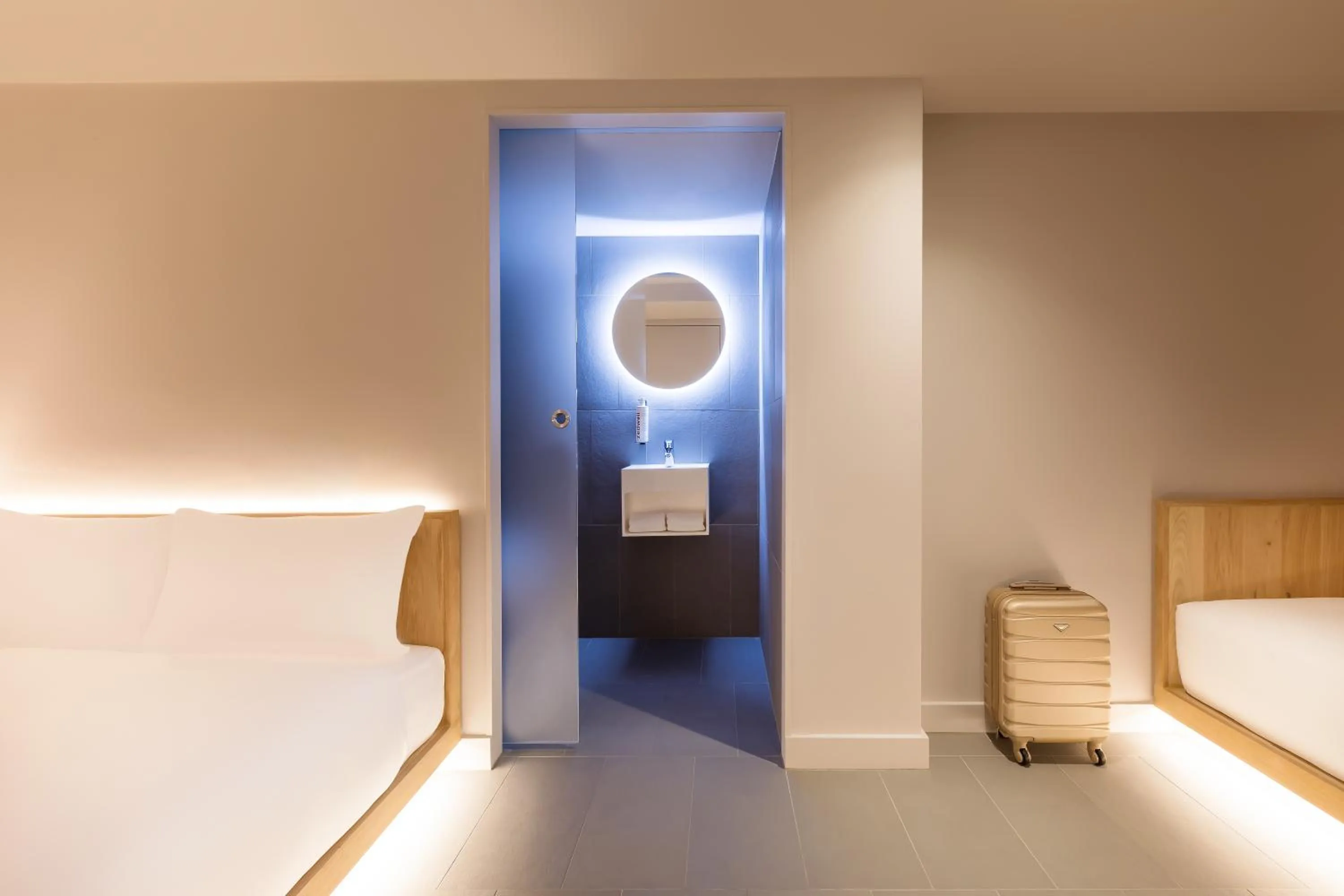 Bedroom, Bed in Zedwell Underground Hotel Tottenham Court Rd