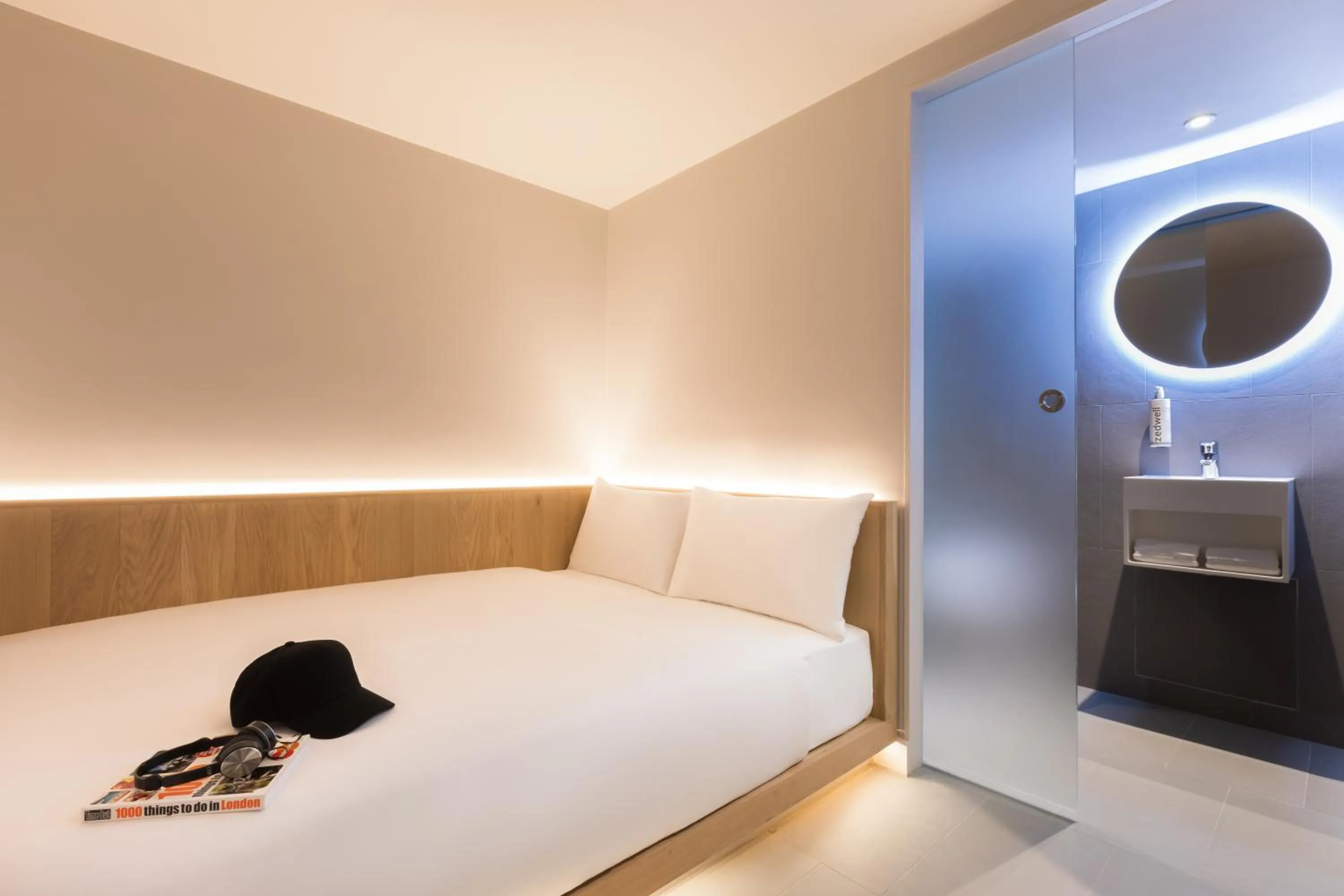 Bedroom, Bed in Zedwell Underground Hotel Tottenham Court Rd