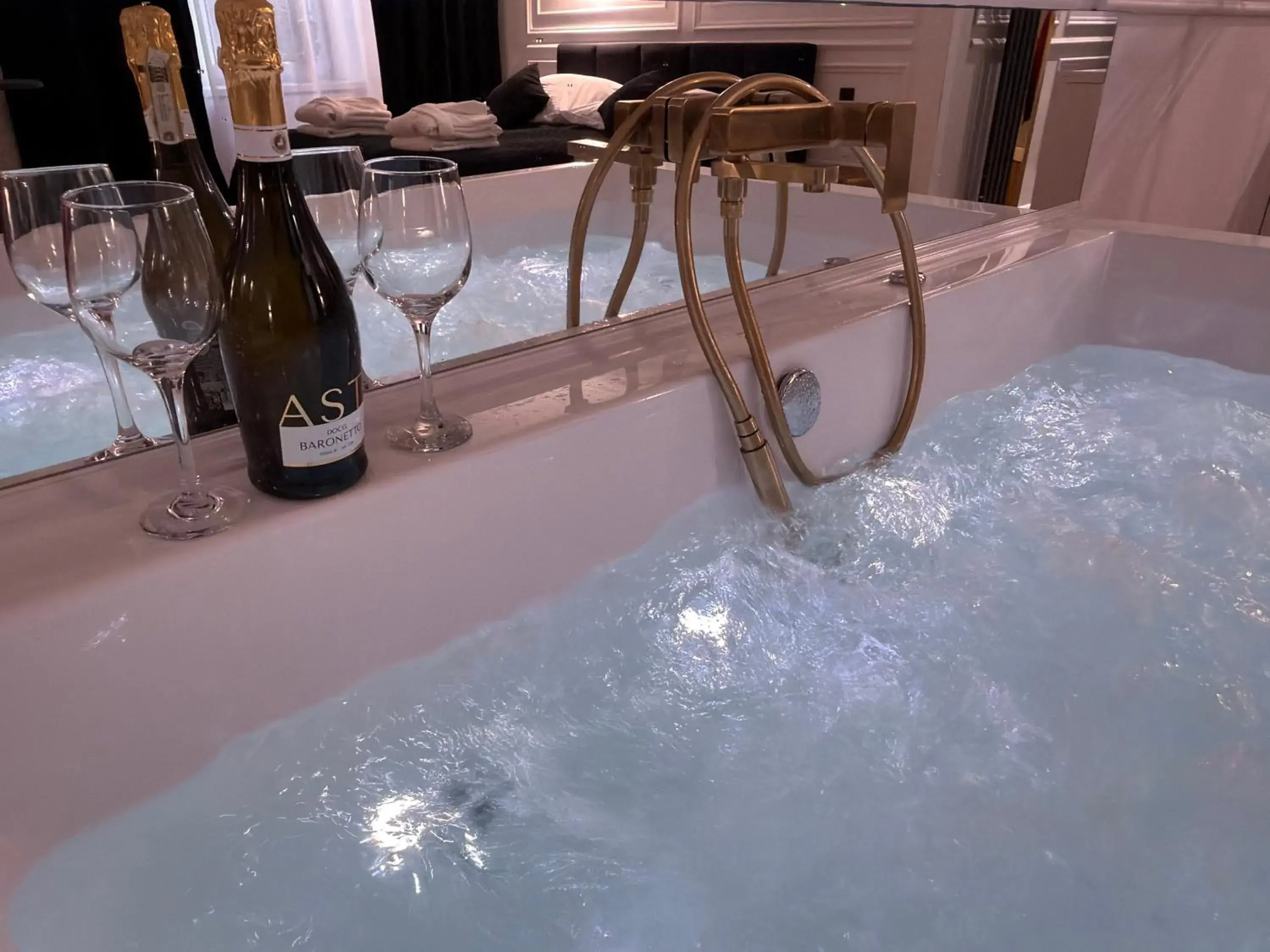 Apartament z Jacuzzi Kraków SHINE Starowiślna Apartament z Jacuzzi Kraków SHINE Starowiślna