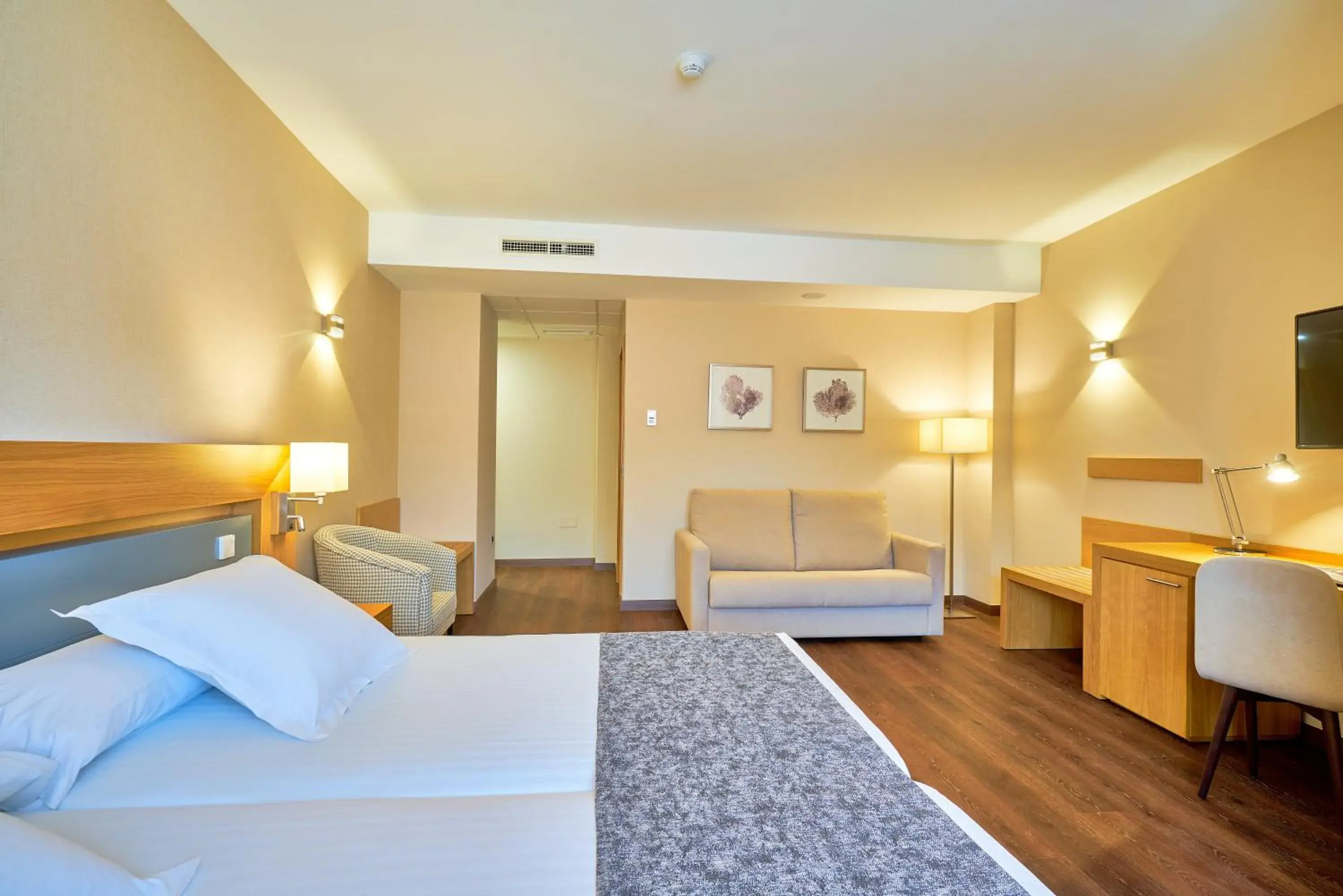 Bed in Hotel Guadalmedina Bed in Hotel Guadalmedina