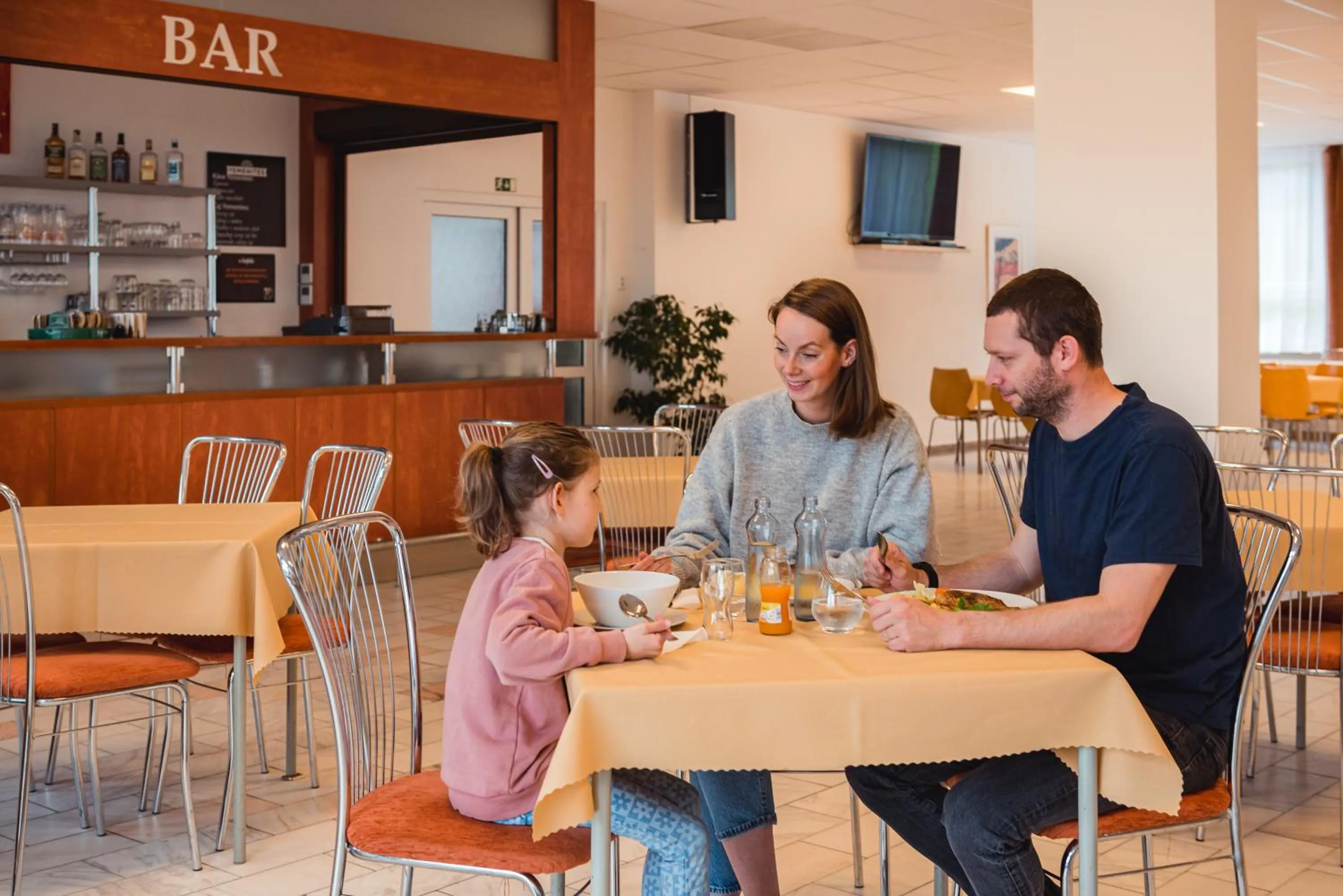 Restaurant/places to eat in HOTEL AGRI