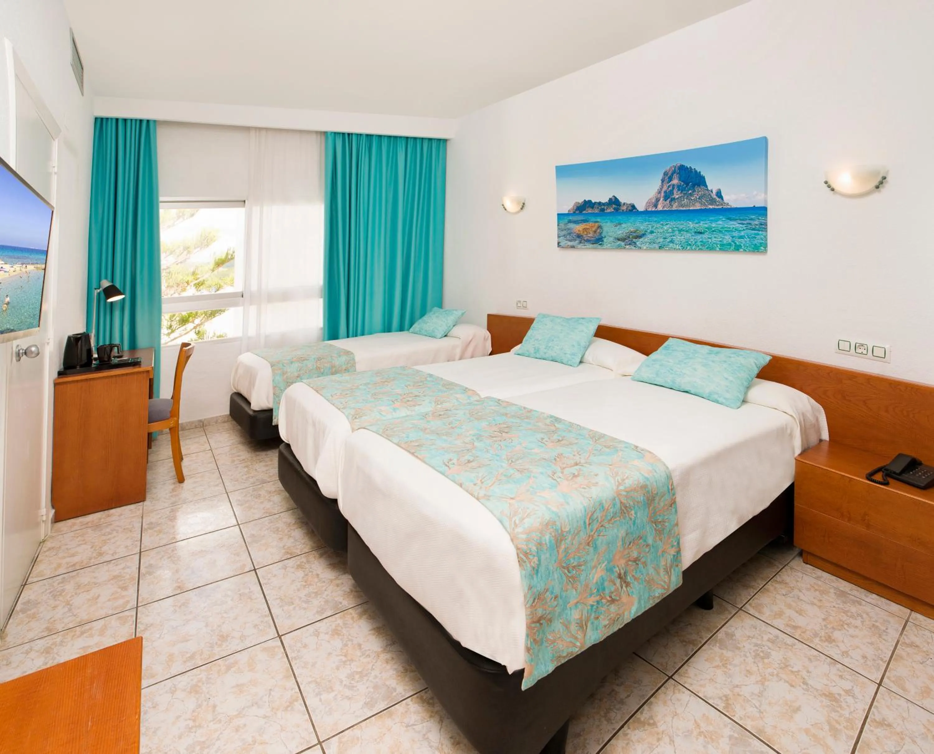 Photo of the whole room, Bed in Hotel Tropical