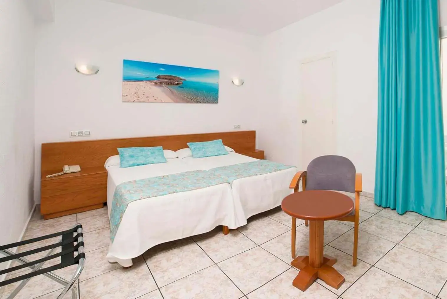 Photo of the whole room, Bed in Hotel Tropical Photo of the whole room, Bed in Hotel Tropical