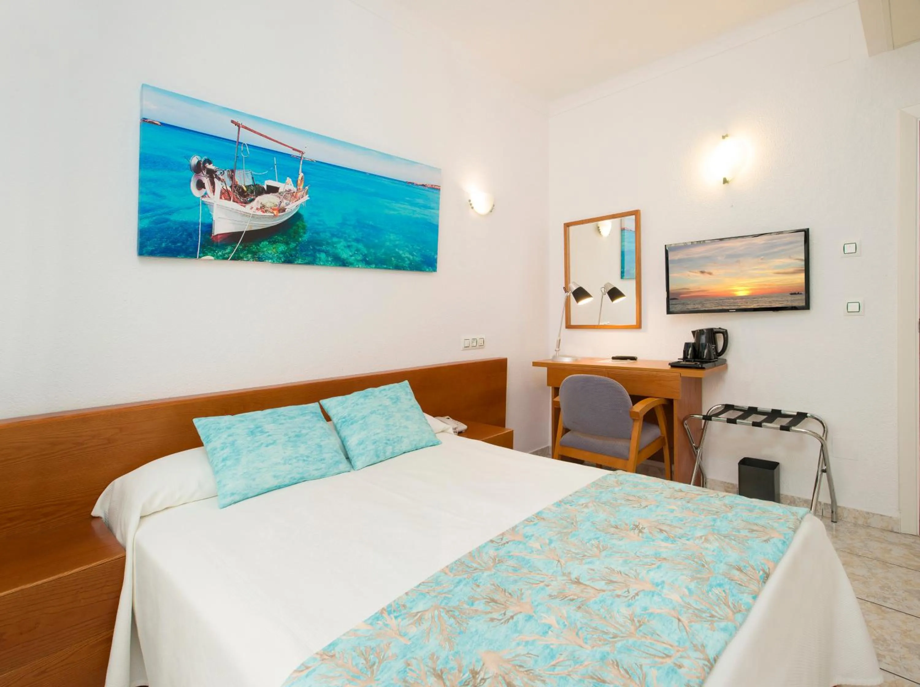 Photo of the whole room, Bed in Hotel Tropical