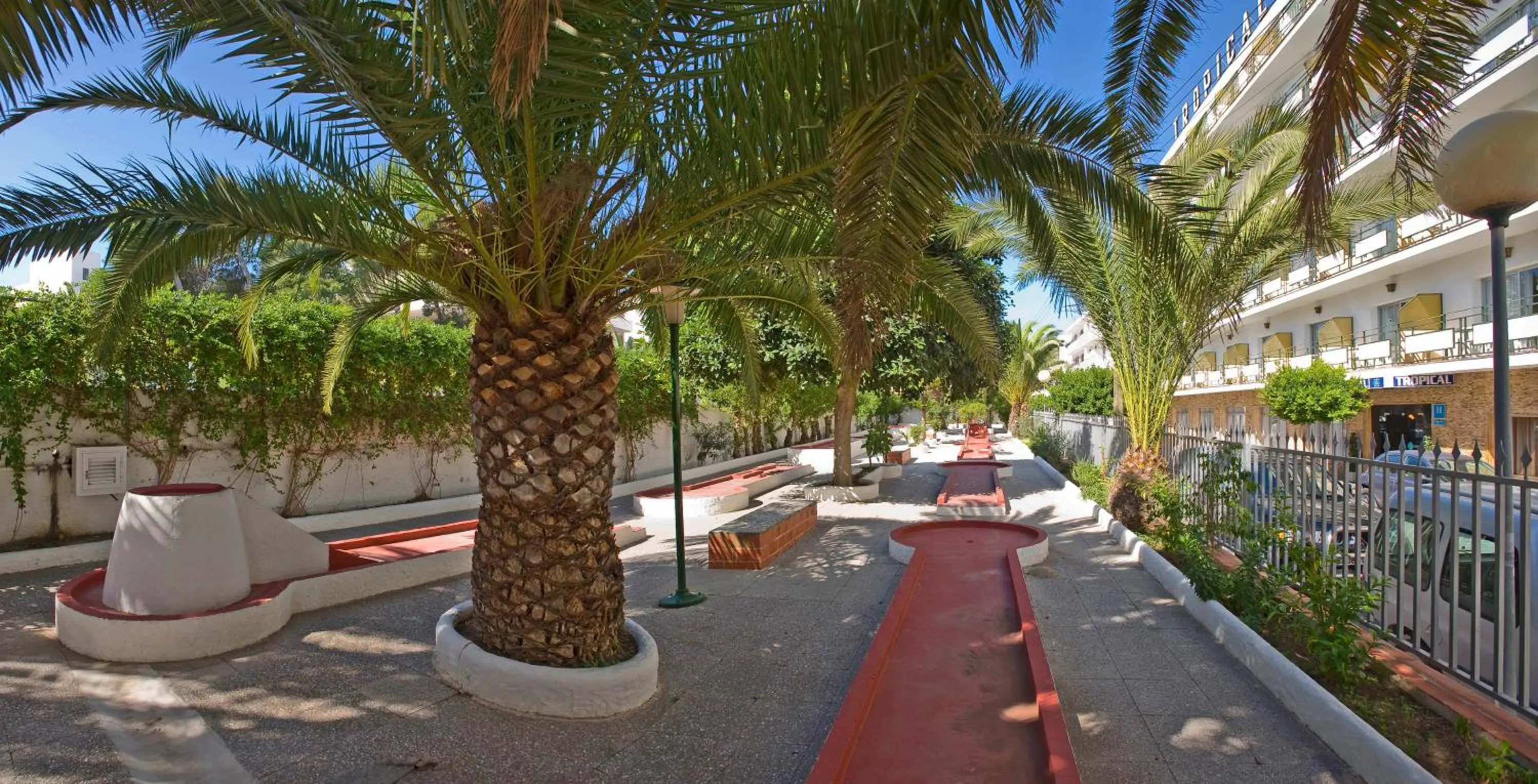 Facade/entrance in Hotel Tropical