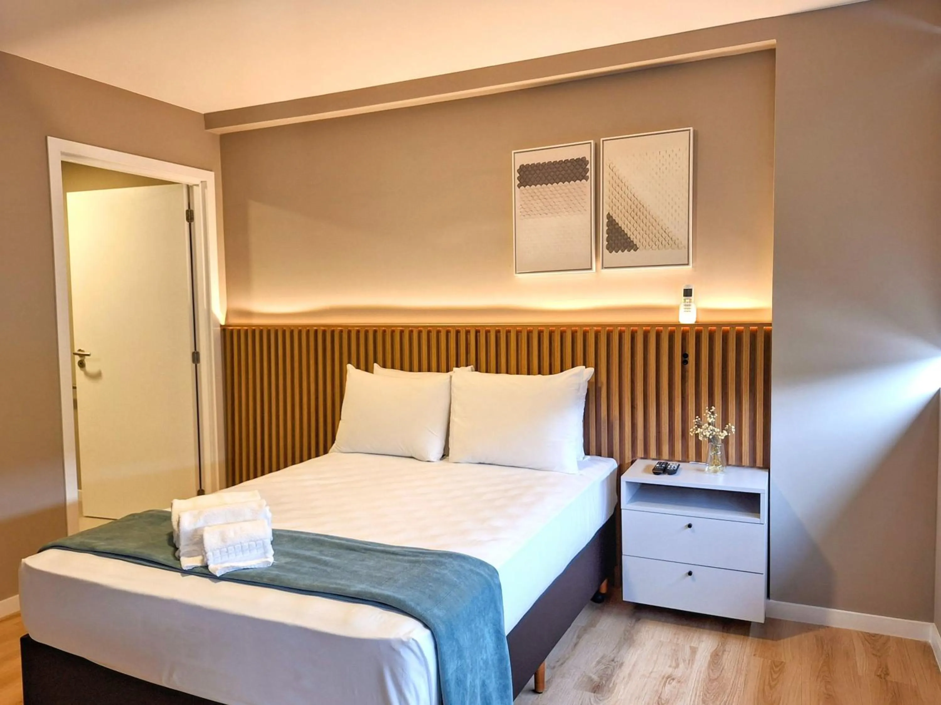 Bedroom, Bed in Bewiki