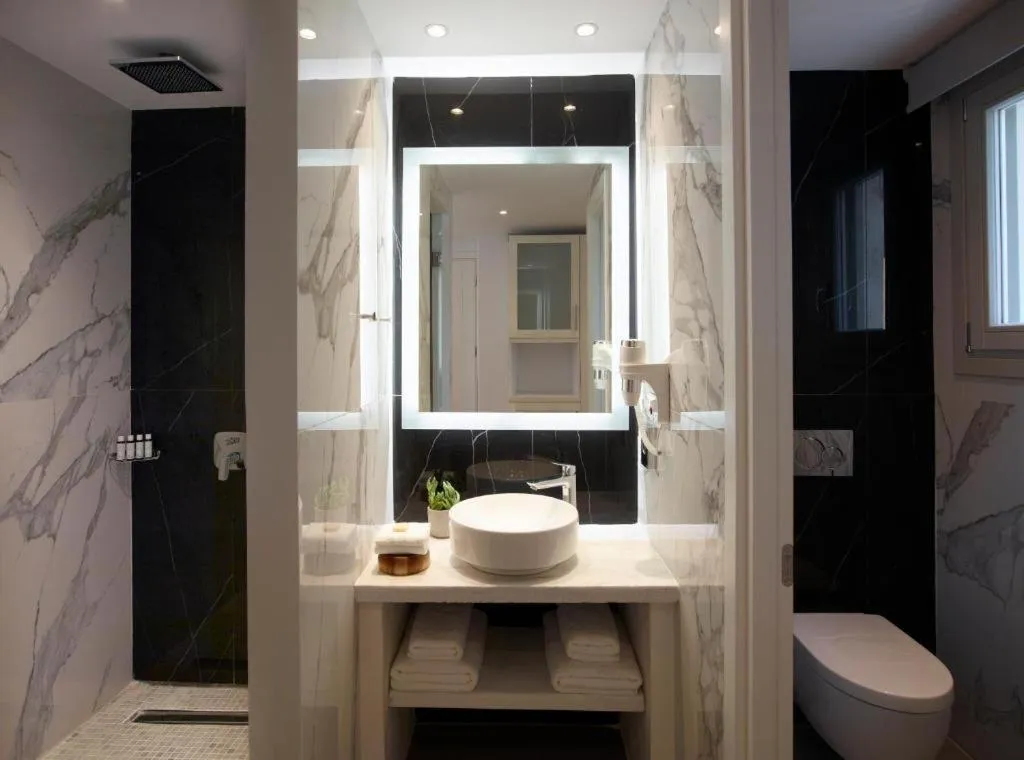 Toilet in San Marco Hotel and Villas