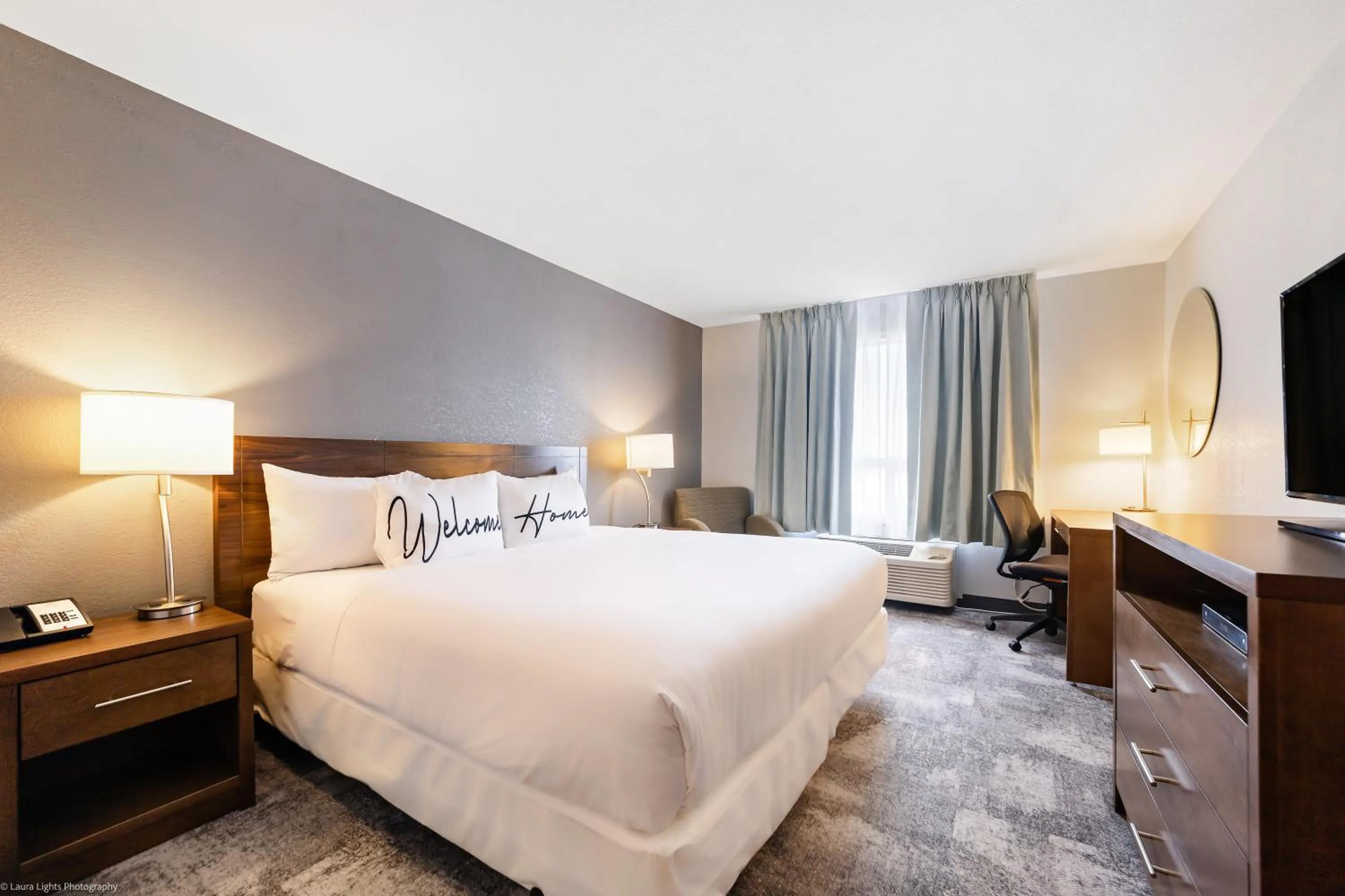 Bed in Home Inn and Suites Lloydminster