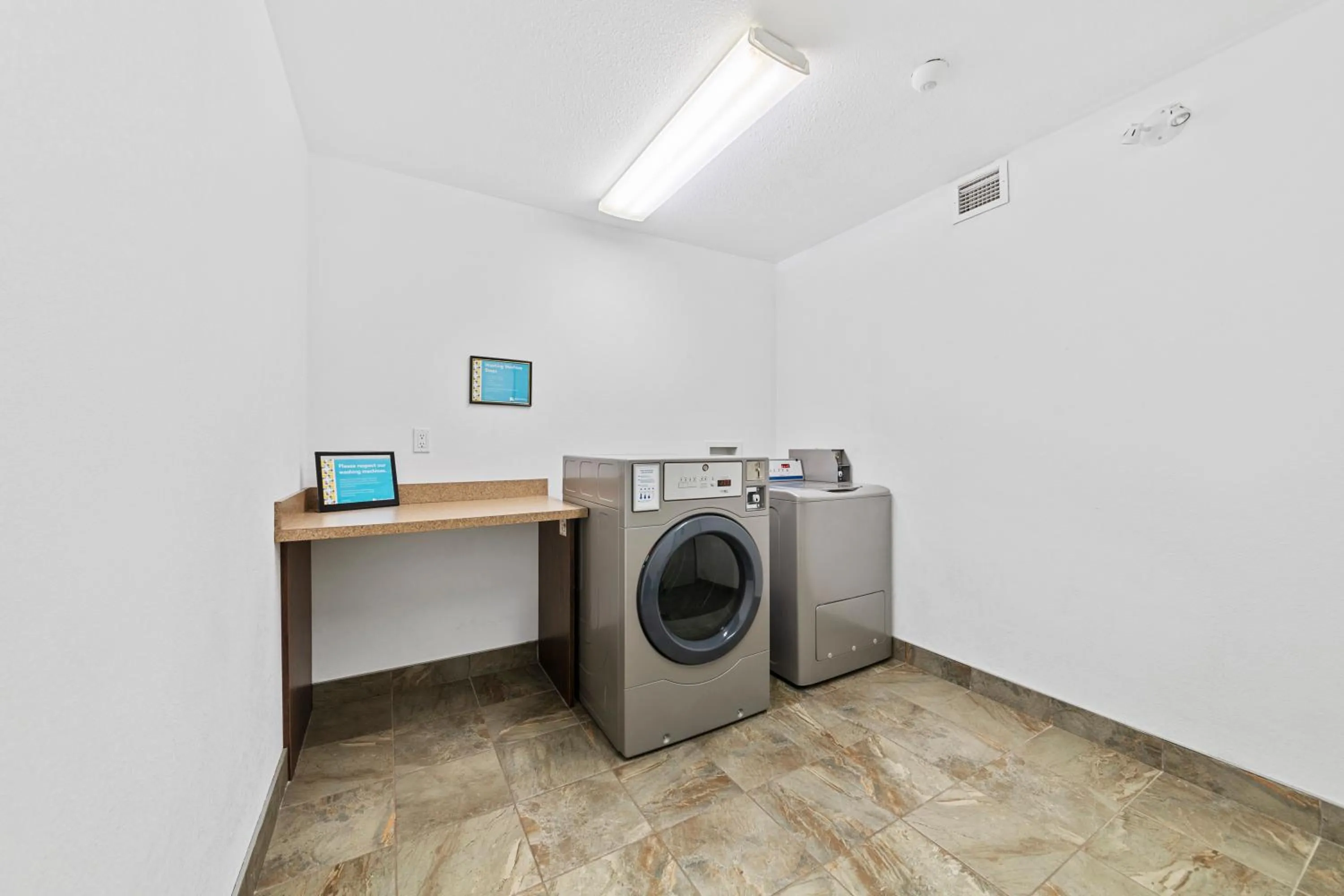 Home Inn and Suites Lloydminster