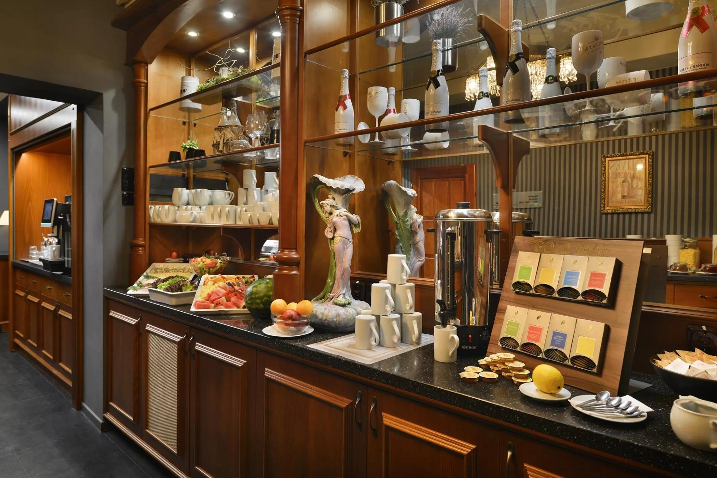 Buffet breakfast in City Hotel Morris